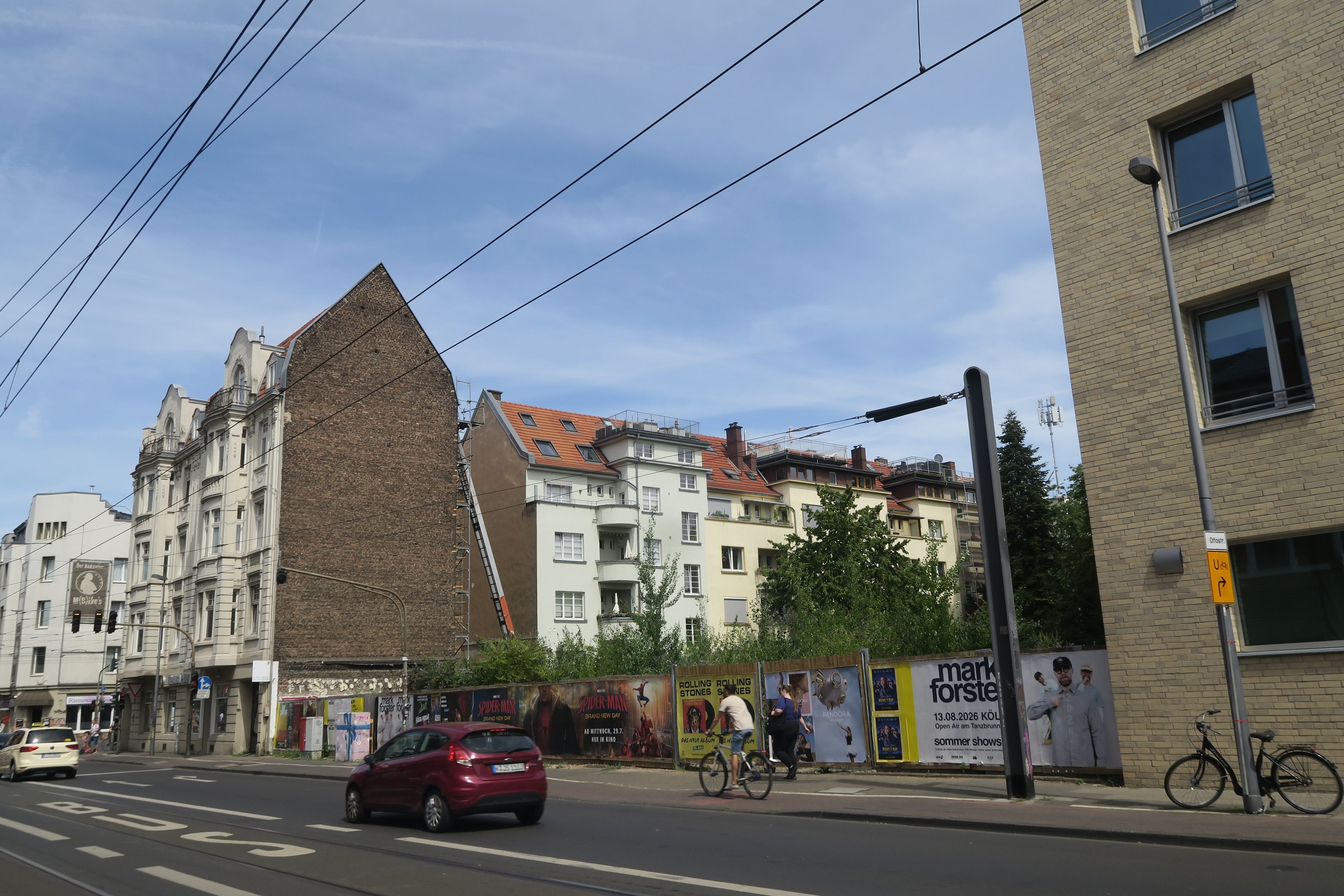 Seit Jahren klafft eine ansehnliche Lücke in der Bebauung entlang der Subbelrather Straße.