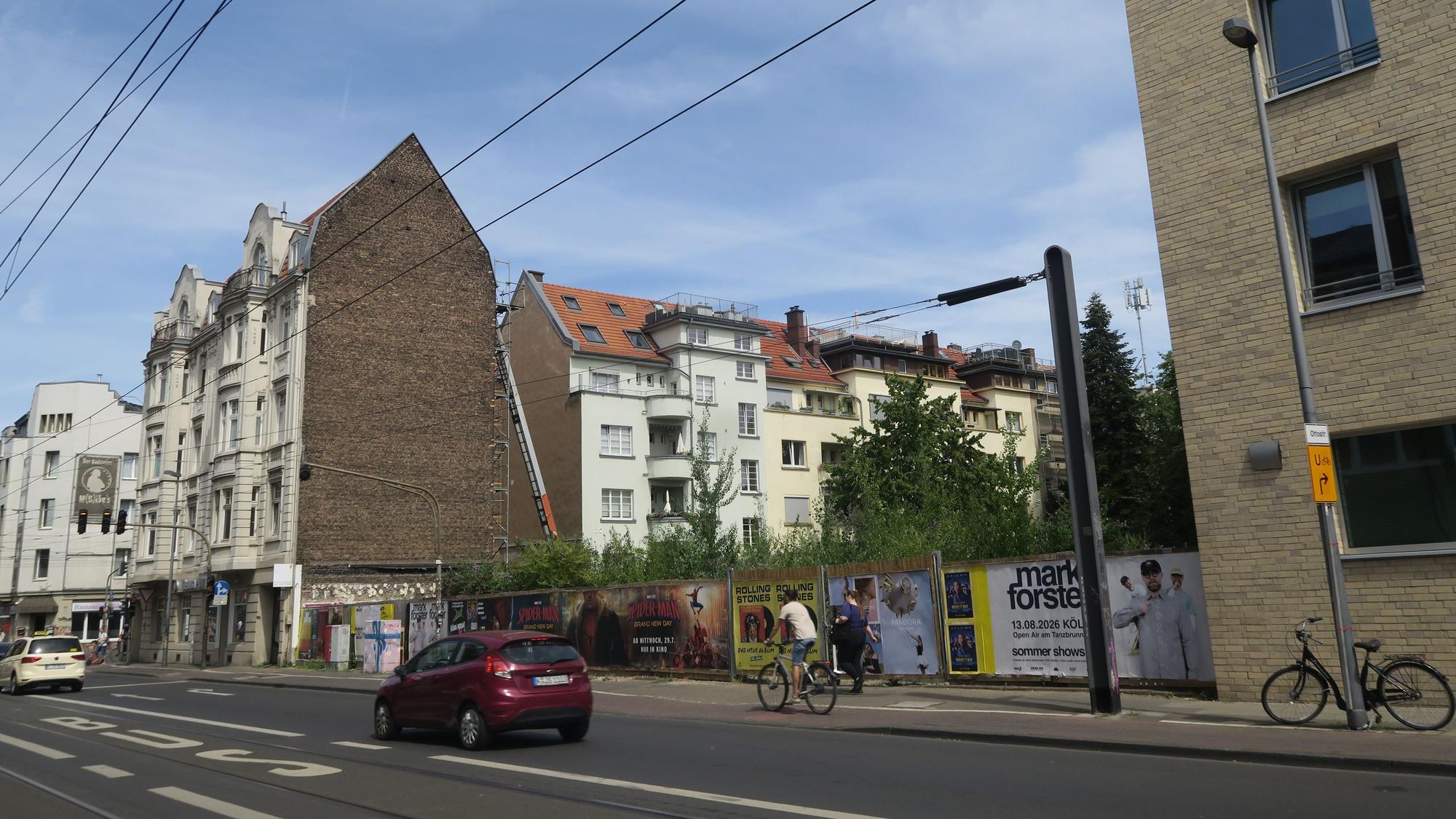 Seit Jahren klafft eine ansehnliche Lücke in der Bebauung entlang der Subbelrather Straße.