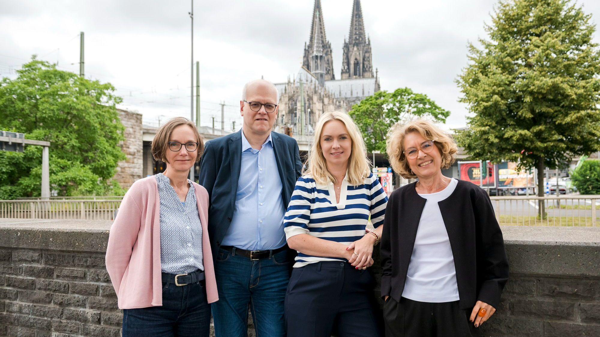 Das Team der Altenhilfe: Regina Pude-Büsdorf (Schatzmeisterin), Dr. Raimund Neuß (stv. Vorsitzender), Julia Heinen (Vorsitzende), Stefanie Teufel (Geschäftsführerin).