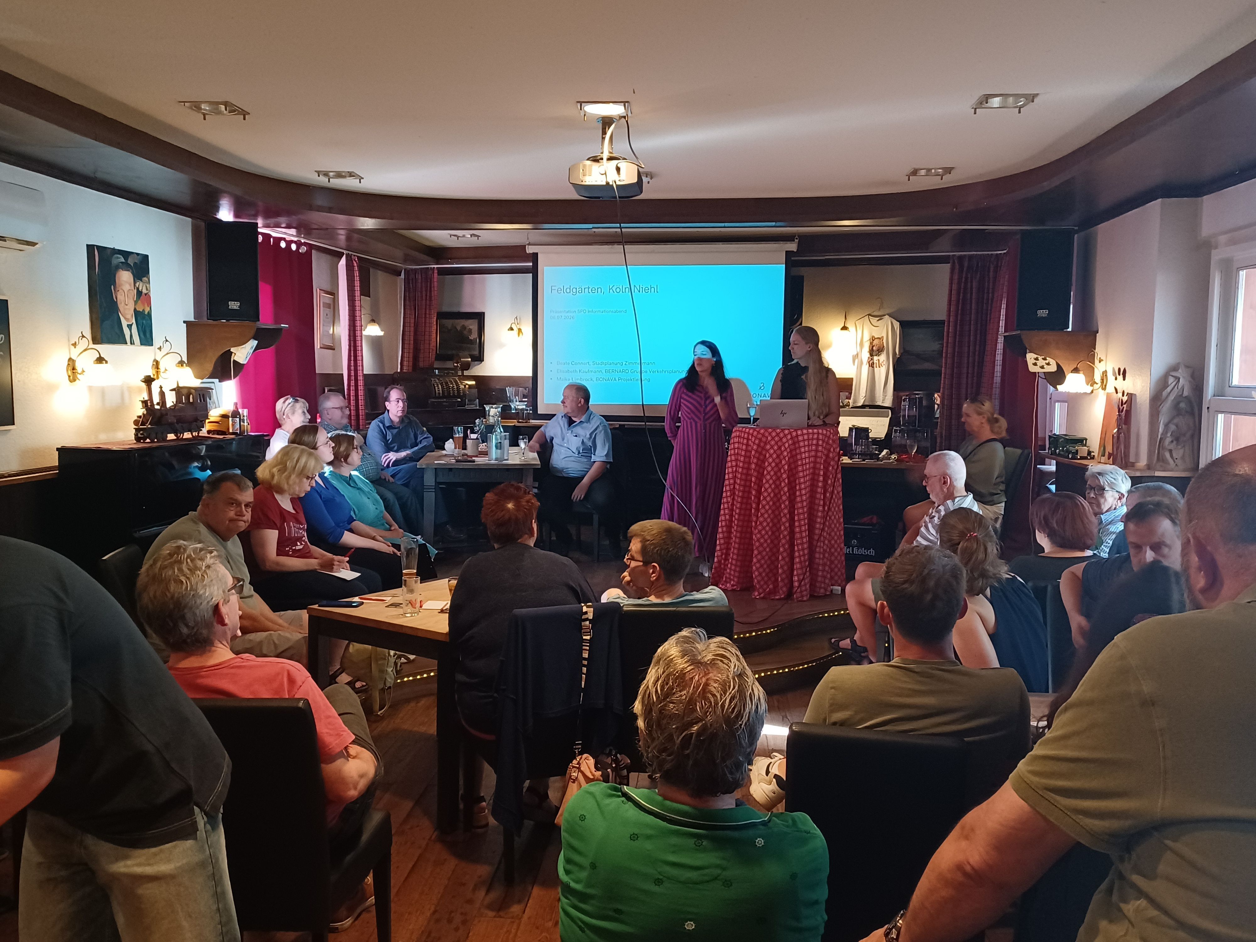 Volles Haus: Rund 45 Leute kamen zum Infoabend ins Linkewitz.