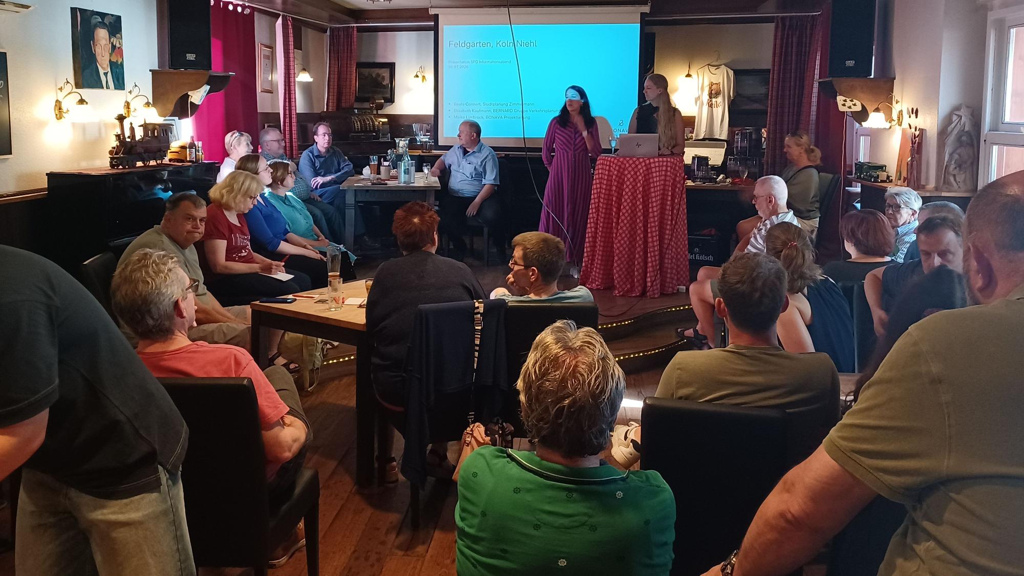 Volles Haus: Rund 45 Leute kamen zum Infoabend ins Linkewitz.