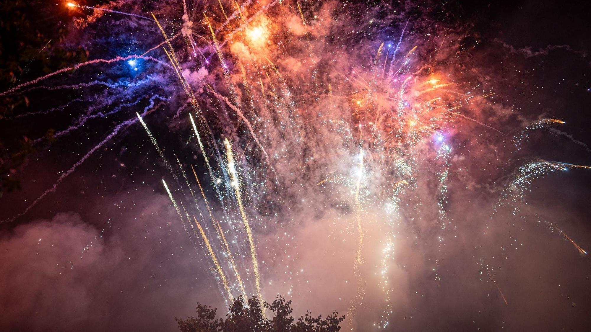 Feuerwerk am Himmel bei „Lichter für Niehl“.