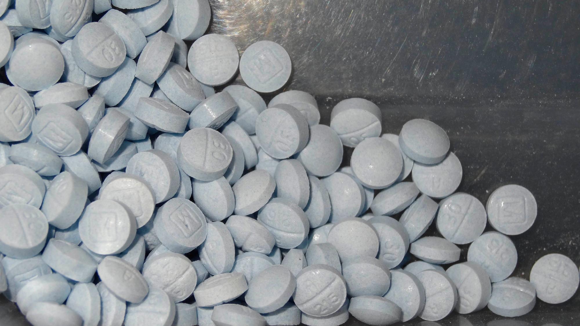 Dieses Foto des U.S. Attorneys Office for Utah zeigt gefälschte, mit Fentanyl gestreckte Oxycodon-Pillen. In den USA sind besonders West Virginia, Ohio und Kentucky von der Opioidkrise betroffen. Allein in den vergangenen fünf Jahren gab es mehr als 200.000 Todesfälle durch Überdosen. (Archivbild)