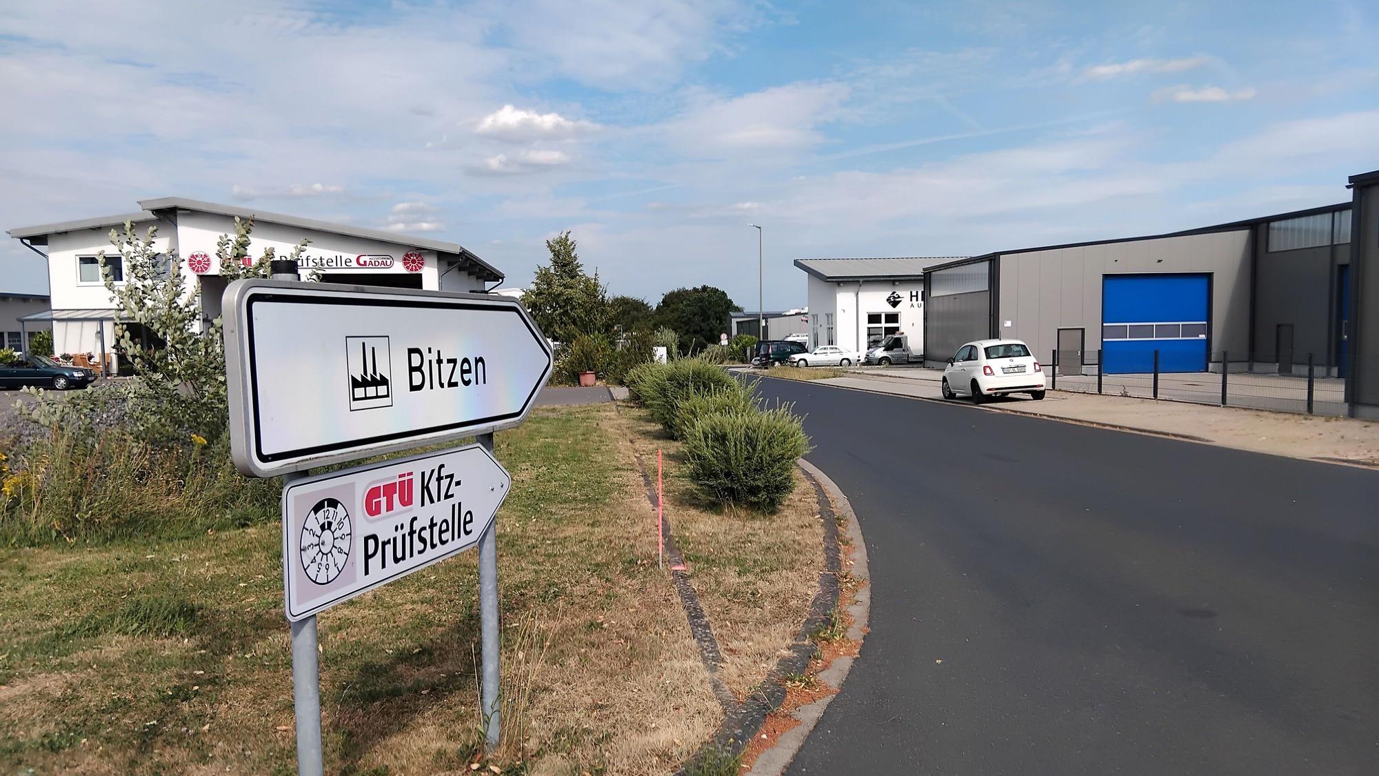 Im Gewerbegebiet Bitzen soll ein Containerdorf für mehr als 130 Geflüchtete entstehen. Die Unterkunft am alten Thurngelände muss geräumt werden.