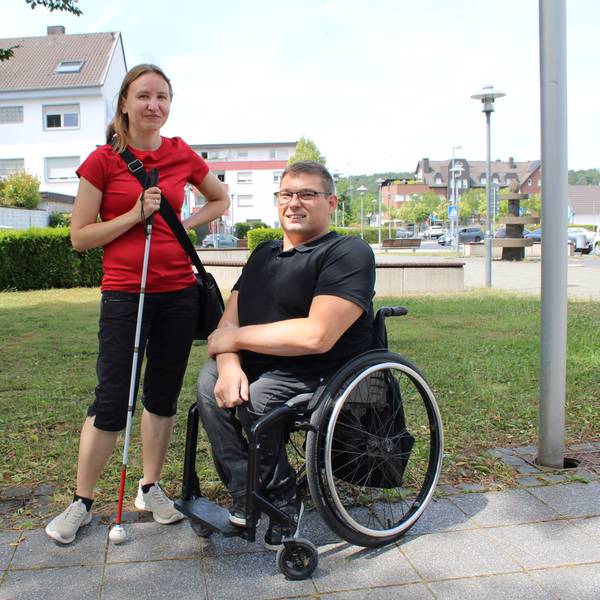 Ella Petry Stramov ist Inklusionsbeauftragte bei der Stadt Lohmar, Tobias Grote Behindertenbeauftragter.