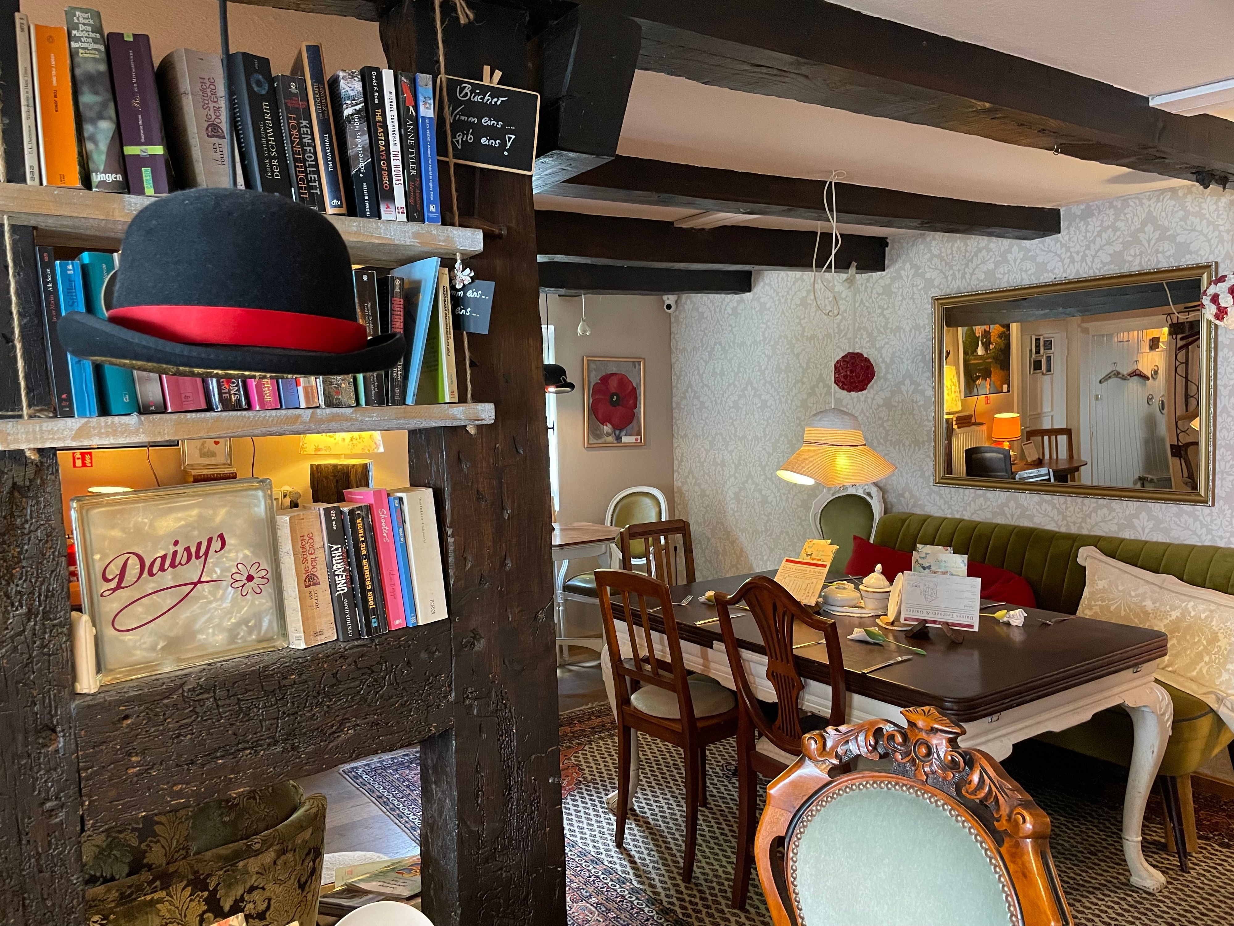 Innen-Ambiente bei Daisys Tearoom und Garden in Köln-Zündorf