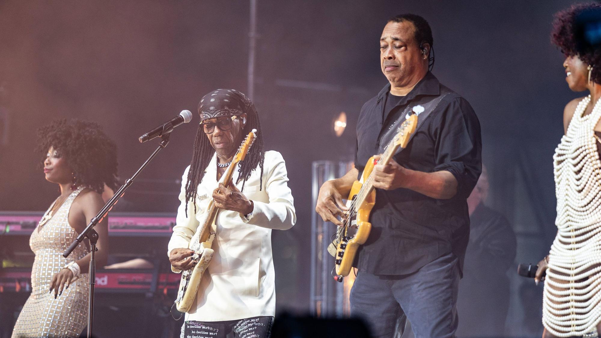 Nile Rodgers & Chic auf dem KunstRasen in Bonn.