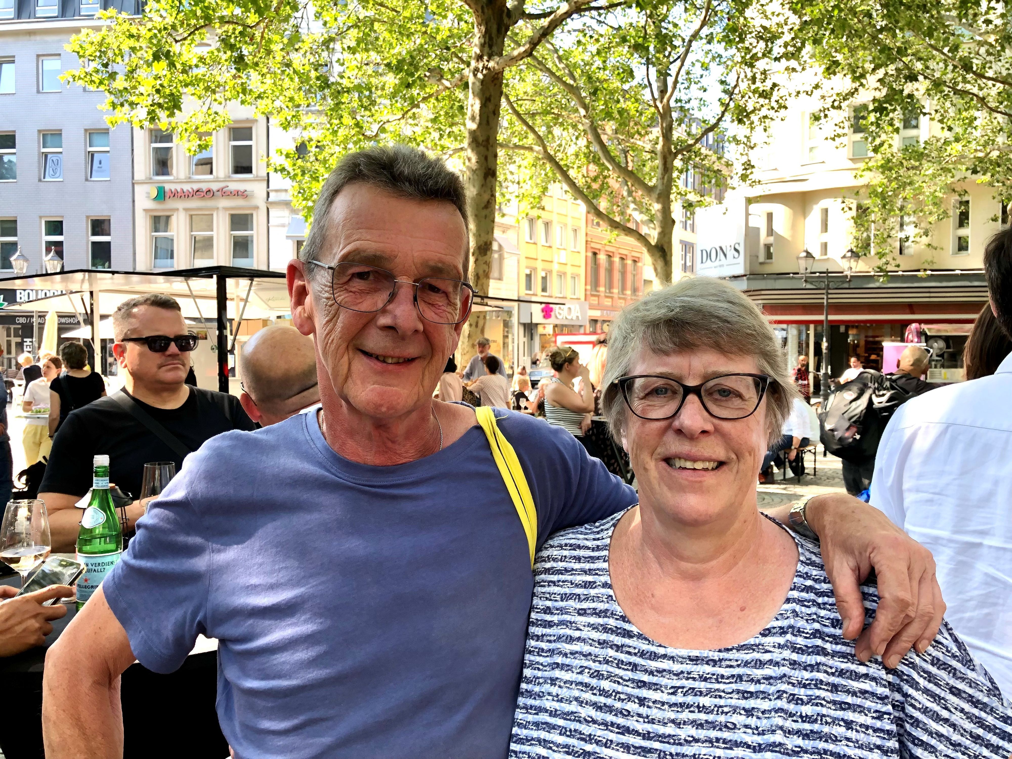 Elke (66) und Hans-Joachim (69) Moor aus Porz kommen gerne auf den Abendmarkt am Rudolfplatz.
