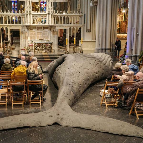 Die Wal-Skulptur des Bildhauers Gil Shachar.