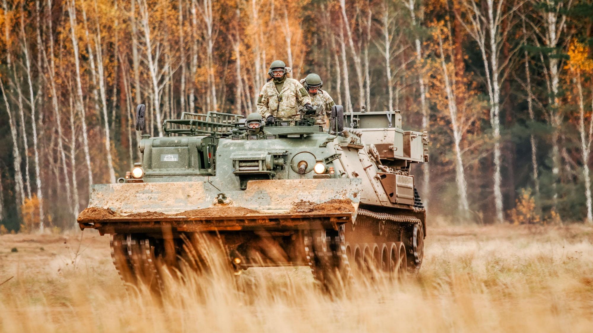 Ein FFG-Bergepanzer im Einsatz für die litauische ArmeeMotor.