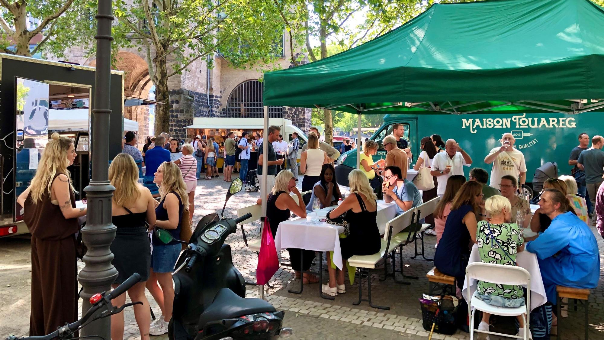 Seit 30. April 2026 findet auf dem Rudolfplatz donnerstags von 16 bis 21 Uhr ein neuer Abendmarkt statt.