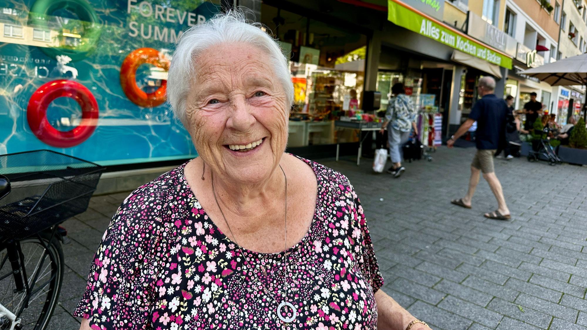 Für ältere Menschen wie Beate Bellinghausen ist Rodenkirchen in Ordnung.