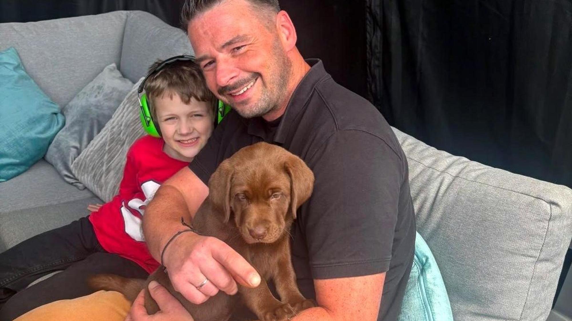 6.7.26
Henry mit seinem Vater Thorsten Esser und dem Labrador Keks.