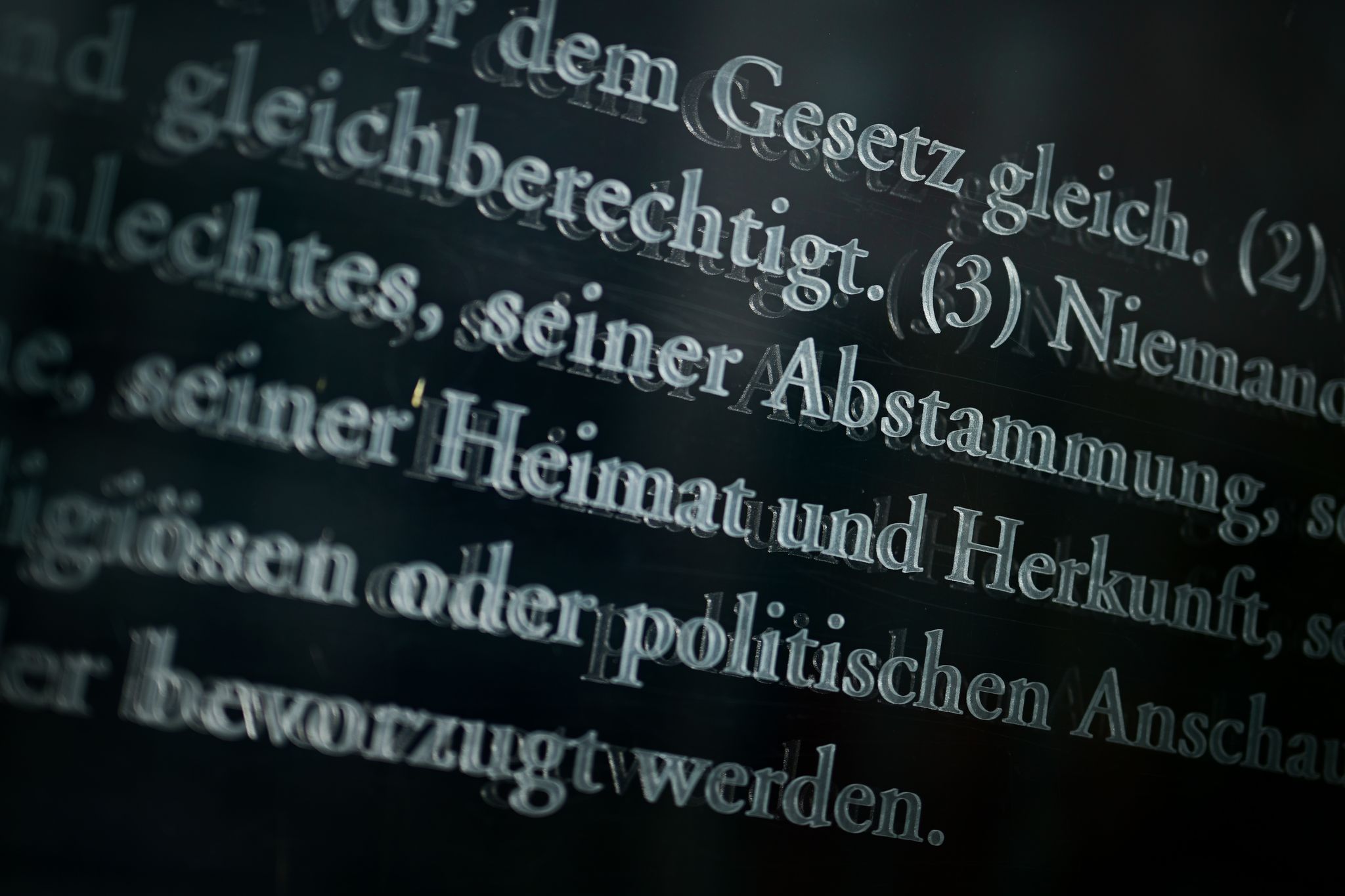 Das Gesetz soll die rechtliche Stellung Benachteiligter gegenüber staatlichen Einrichtungen des Landes stärken. (Symbolbild)
