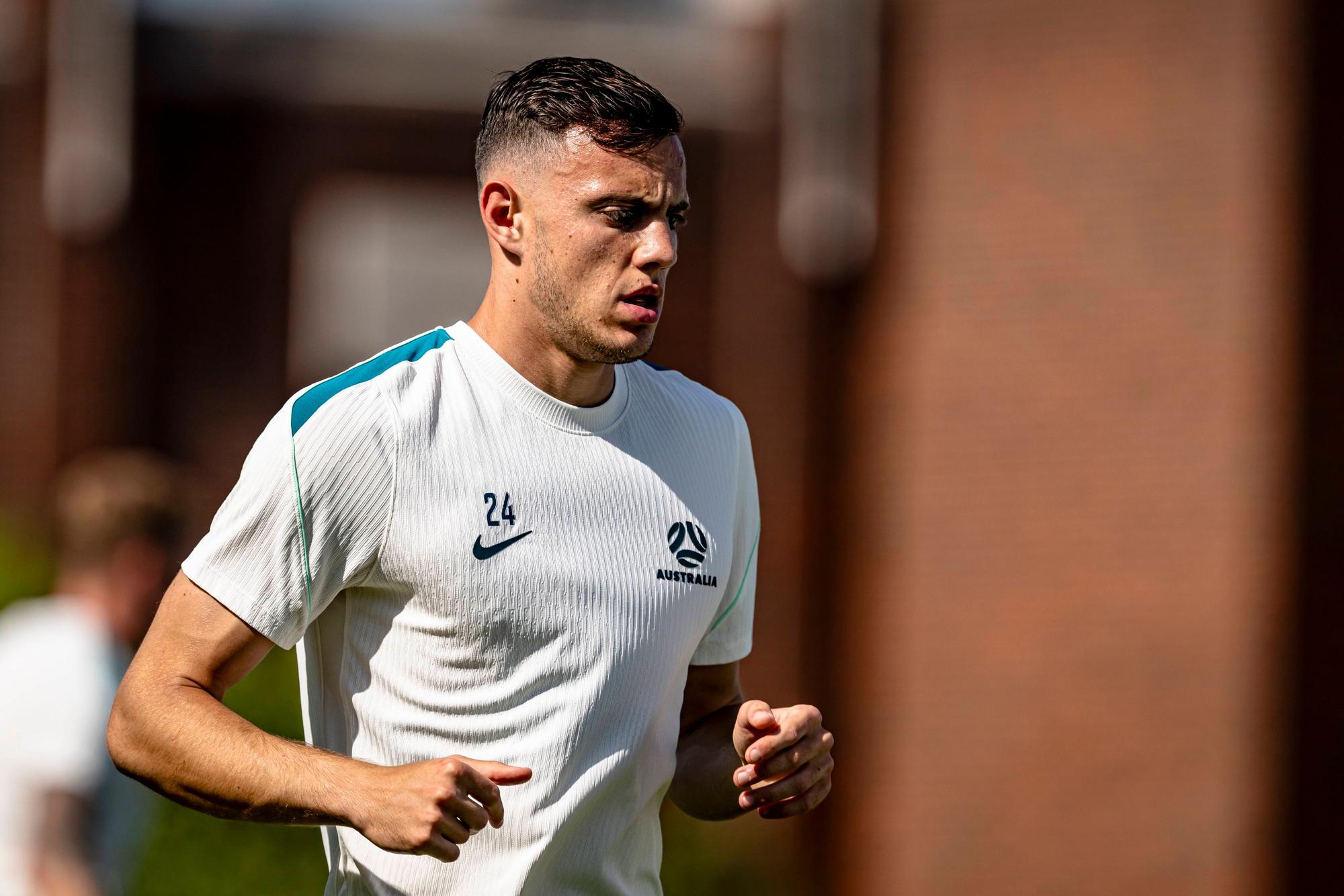 Paul Okon Engstler beim Training mit der Nationalmannschaft Australiens