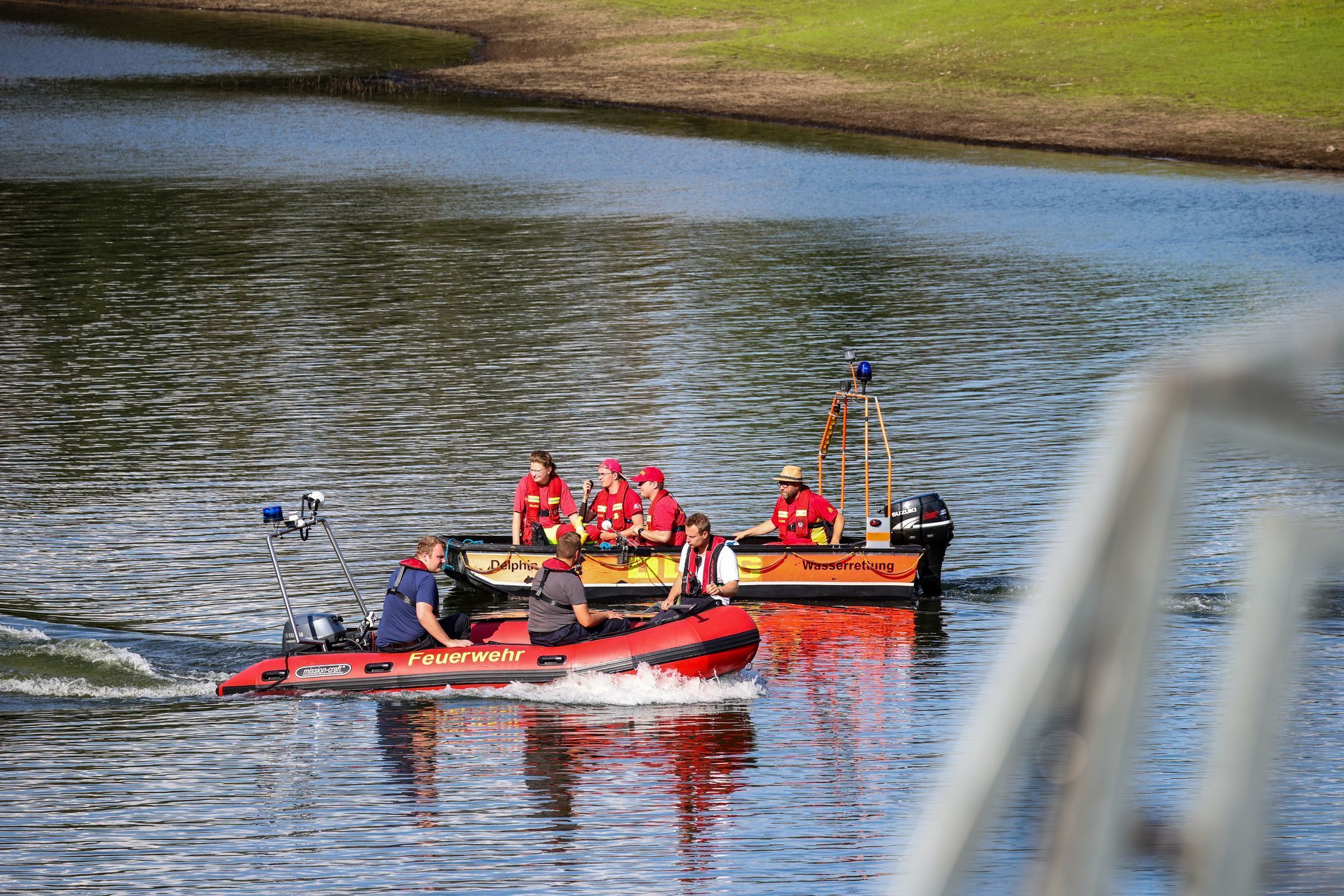 Feuerwehr und DLRG suchten nach dem Vermissten - auch mit Booten.