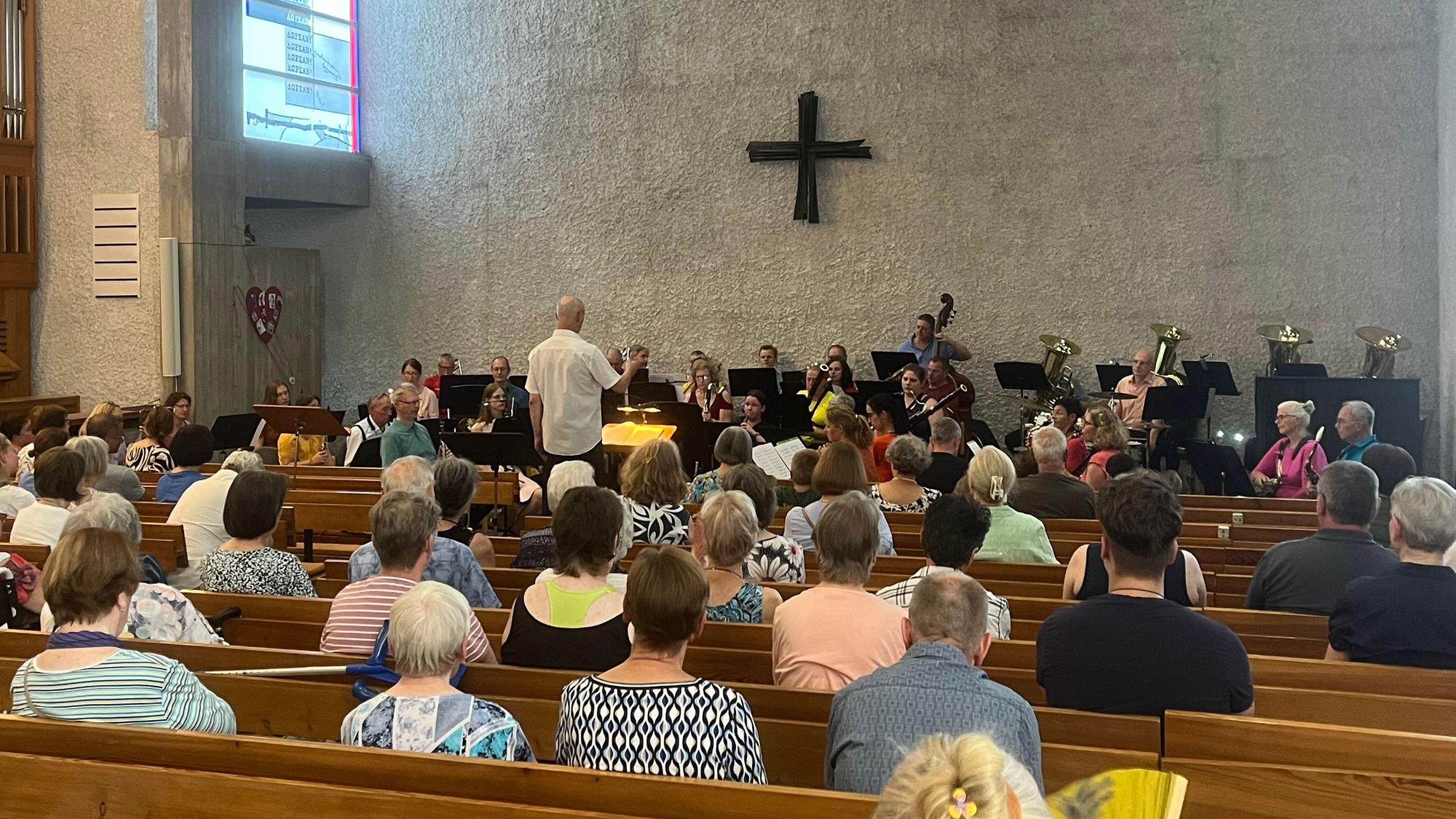 Das Sinfonische Blasorchester Wahnheide spielt sein Sommerkonzert.