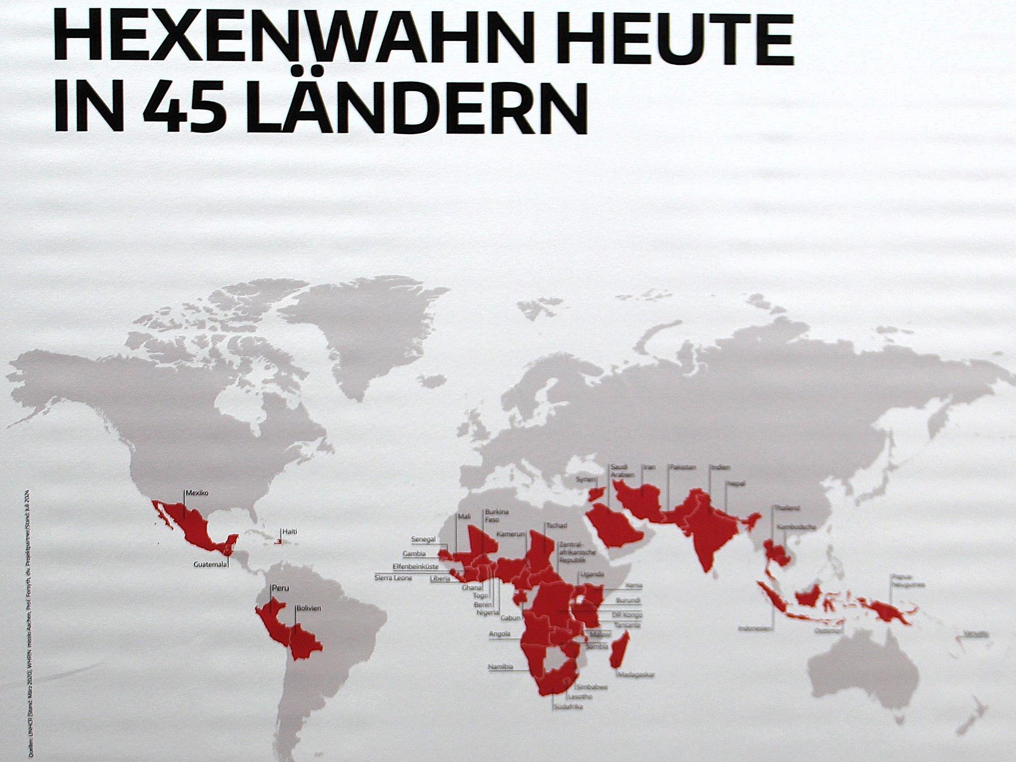 Eine Landkarte zeigt rot-eingefärbte Länder, in denen es noch Hexenverfolgungen gibt.