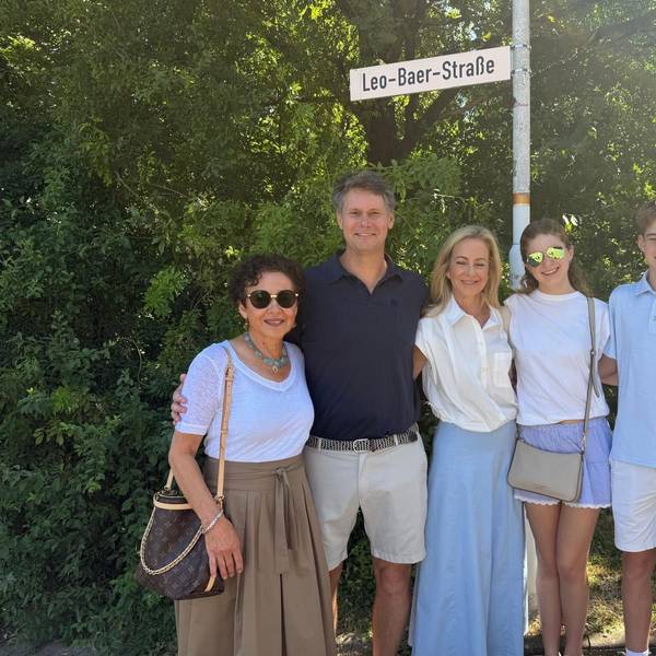 Das Foto zeigt (von links) Marion Reinecke, Bryan Baer mit Familie, nämlich mit seiner Frau Holly, Tochter Ellison und Sohn Brooks.