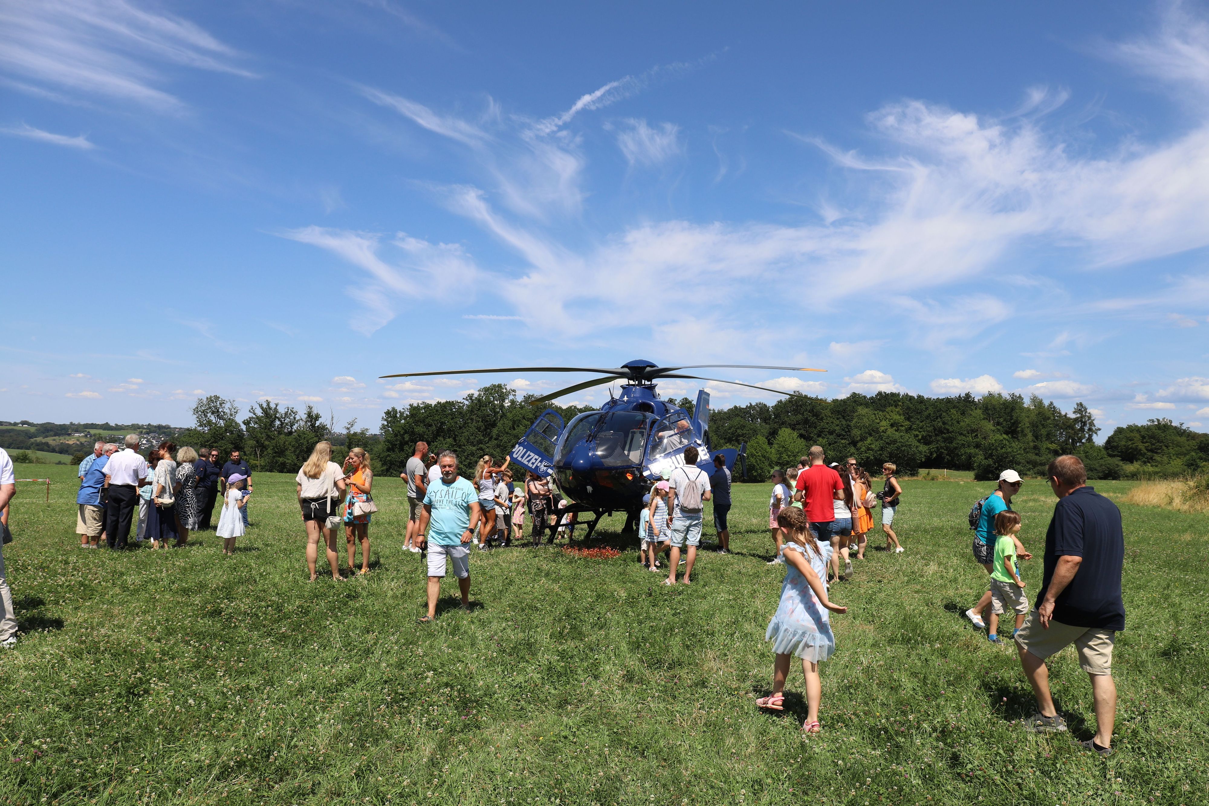 Rettungshubschrauber "Christoph 3" kam ebenfalls beim Feuerwehrfest Winterscheid für einen Besuch vorbei.