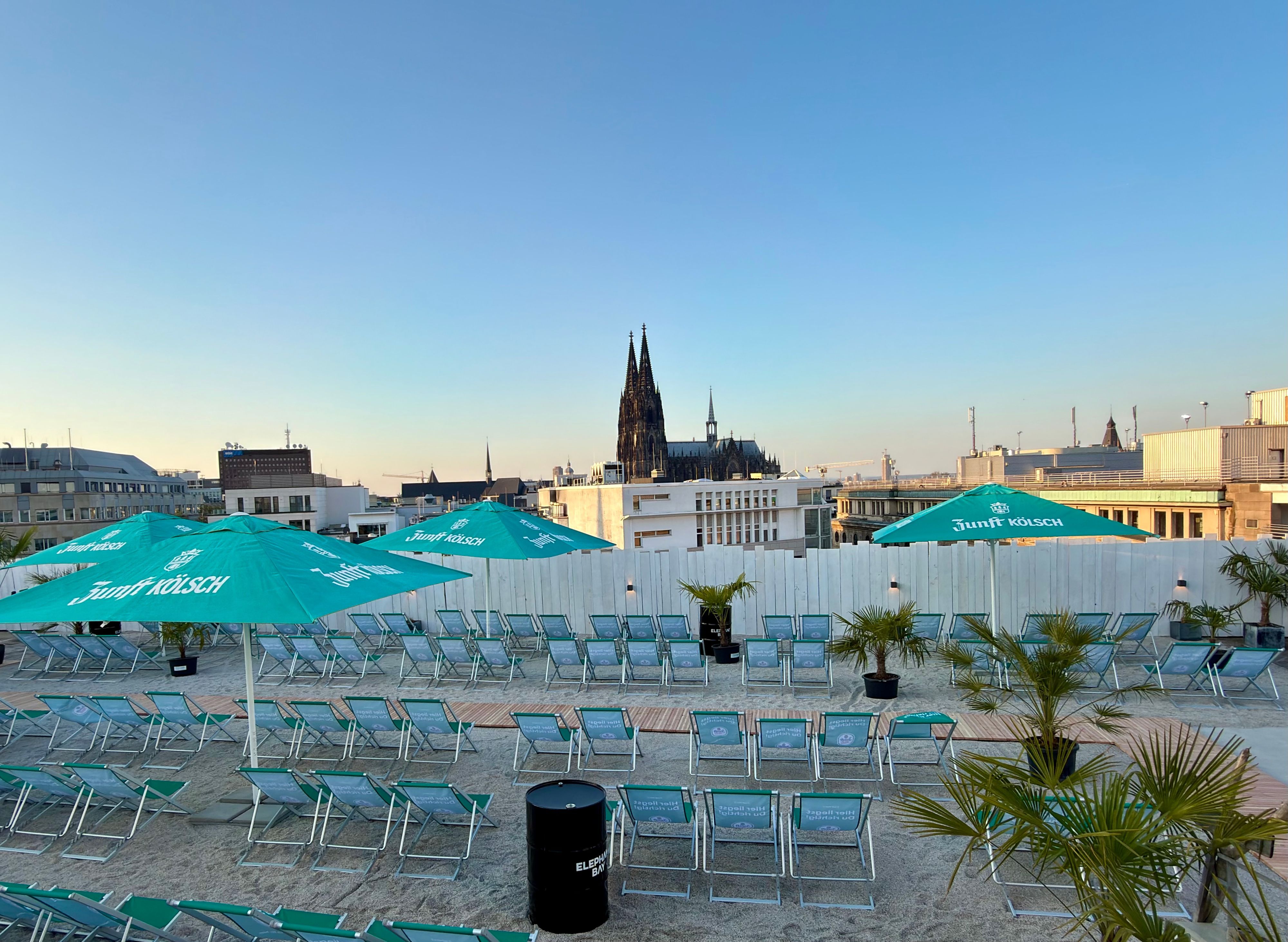 Die SonnenscheinEtage in Köln mit Blick auf den Dom.