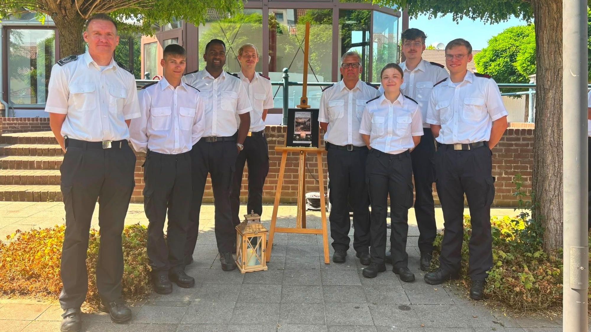Das Bild zeigt eine Abordnung der Weilerswister Feuerwehr.