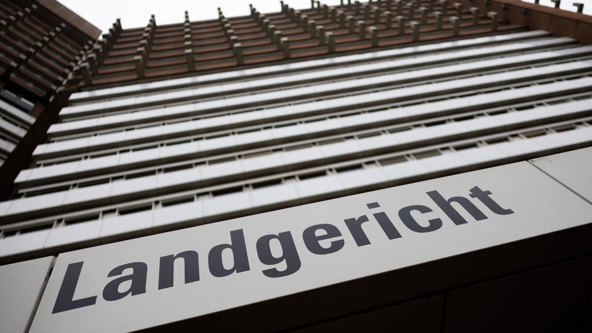 Blick auf das Gebäude des Landgerichts.