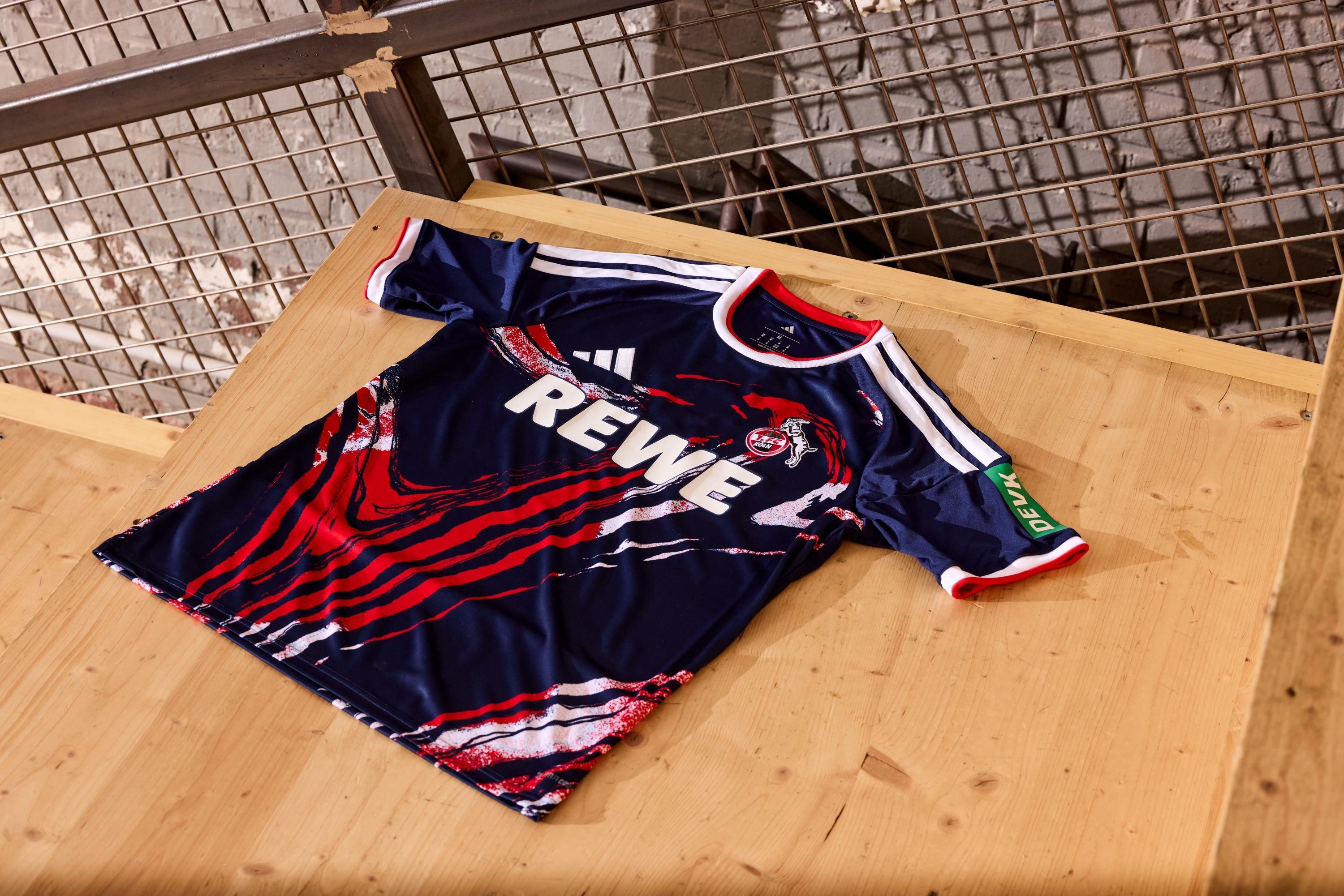 -Ein-geiles-Trikot-FC-stellt-Ausweichtrikot-vor-gemischte-Reaktionen