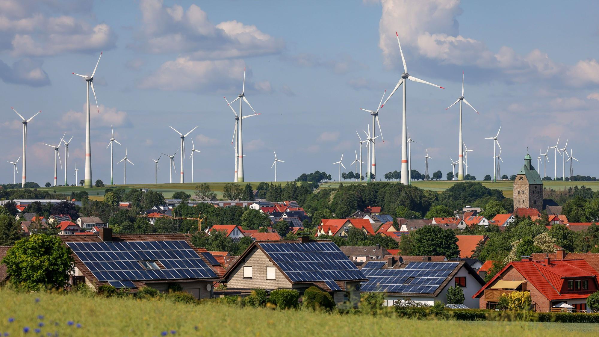 Windpark an der Ortschaft Lichtenau.