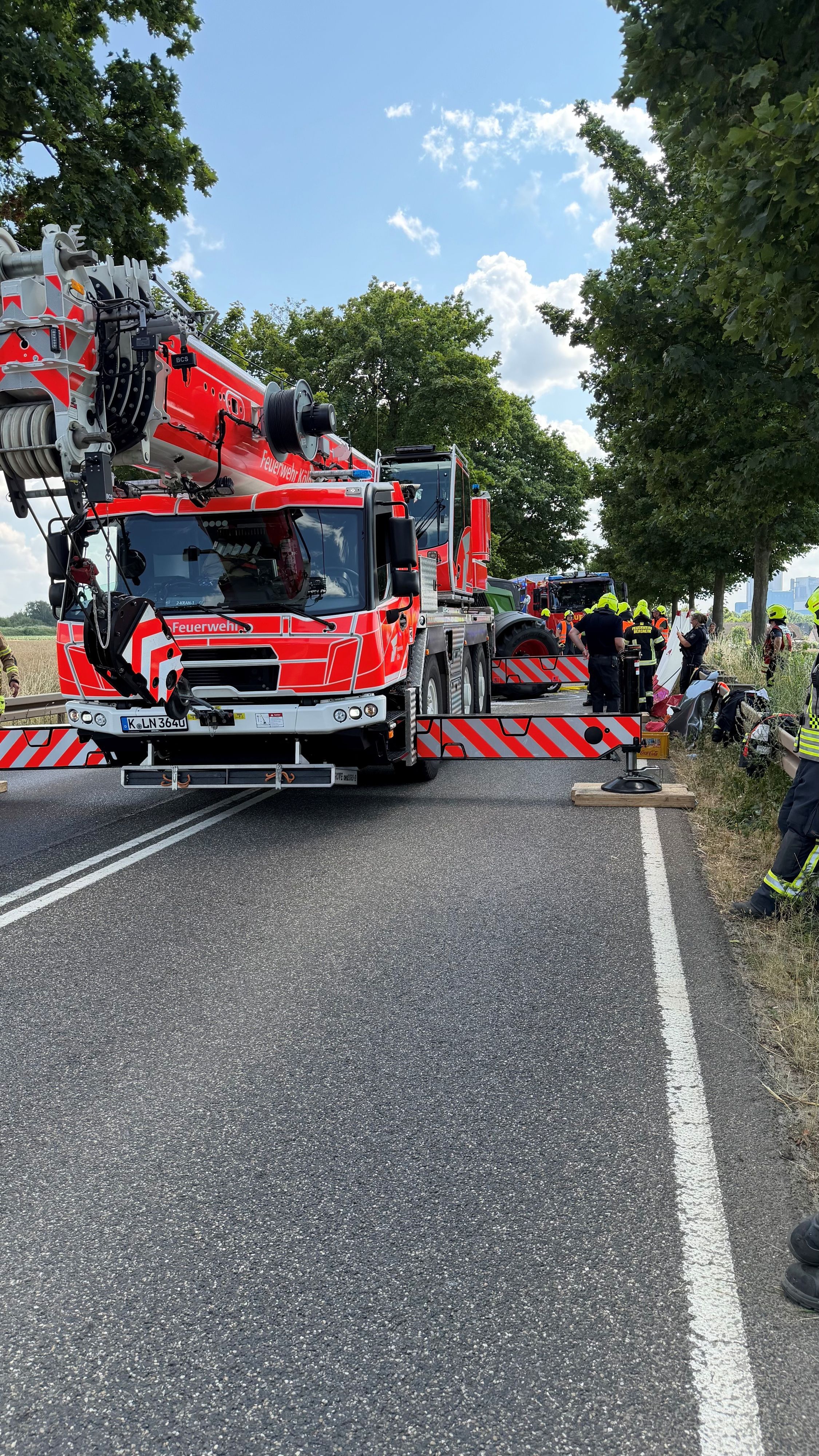 Das Bild zeigt einen Kran der Feuerwehr Köln.