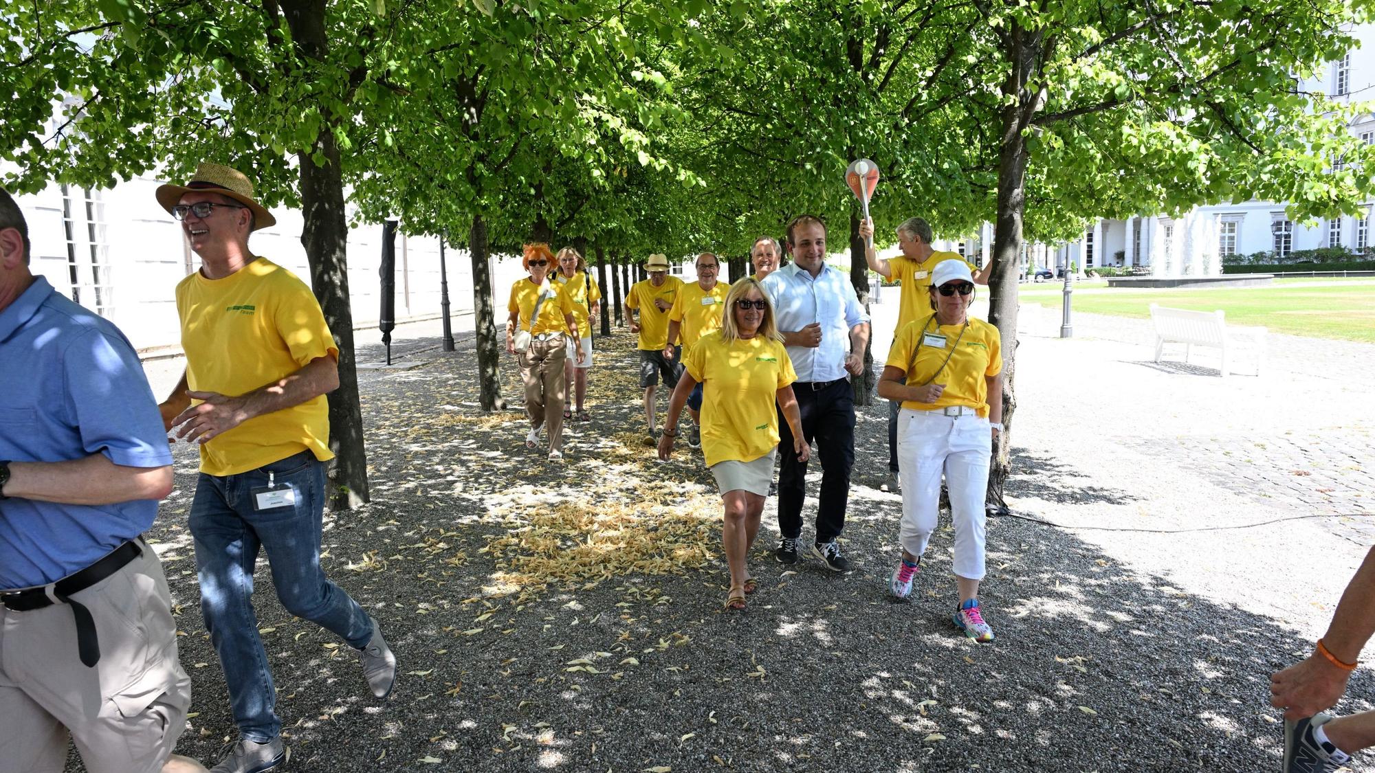 Das Foto zeigt den Fackellauf am Grandhotel Schloss Bensberg
