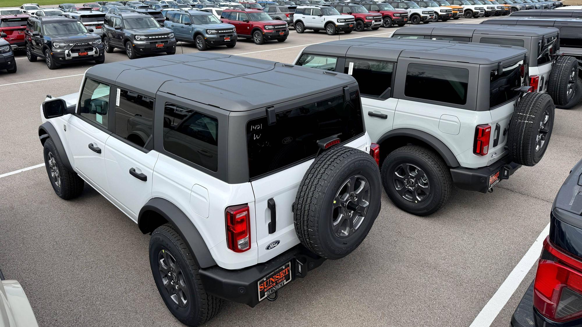 March 29, 2026, St. Louis, Missouri, USA: Rows of new Ford SUVs, including Bronco, Bronco Sport, Explorer and Escape models, are seen at a Ford dealership in St. Louis, Missouri. St. Louis USA PUBLICATIONxINxGERxSUIxAUTxONLY - ZUMAt179 20260329_znp_t179_003 Copyright: xStevenxThomsonx