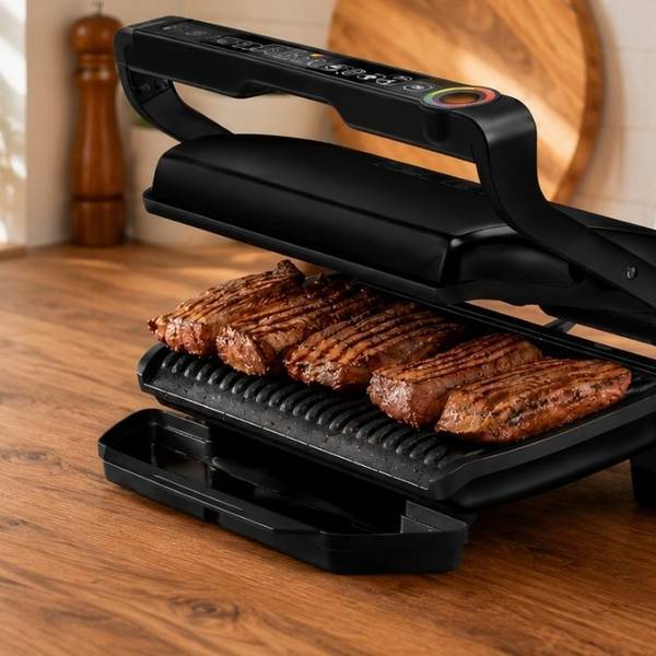 Tefal OptiGrill XL steht auf einer Küchenplatte. In der oberen rechten Ecke das Lidl Logo.