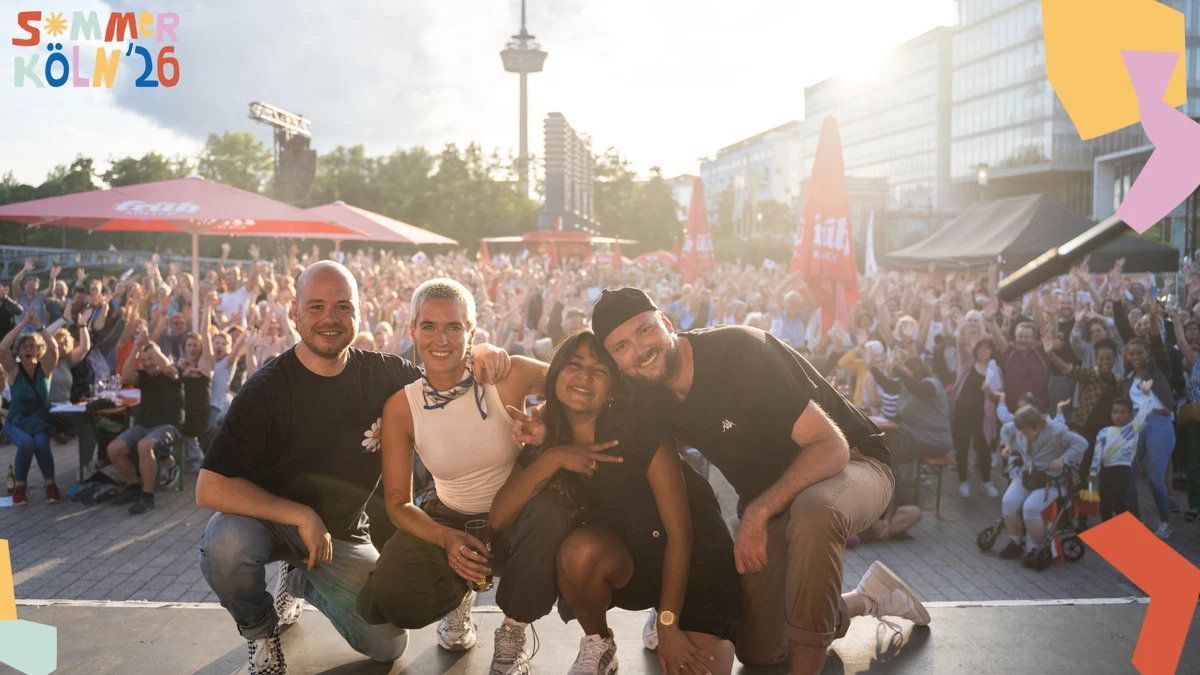 Konstantin Gold (links) präsentiert den „singenden Mediapark“.