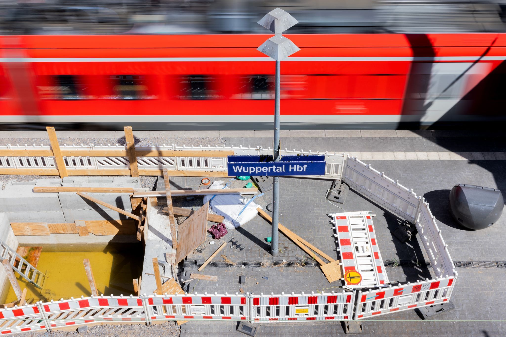Gut fünf Monate lang war die Strecke rund um Wuppertal für die Generalsanierung gesperrt. (Archivbild)