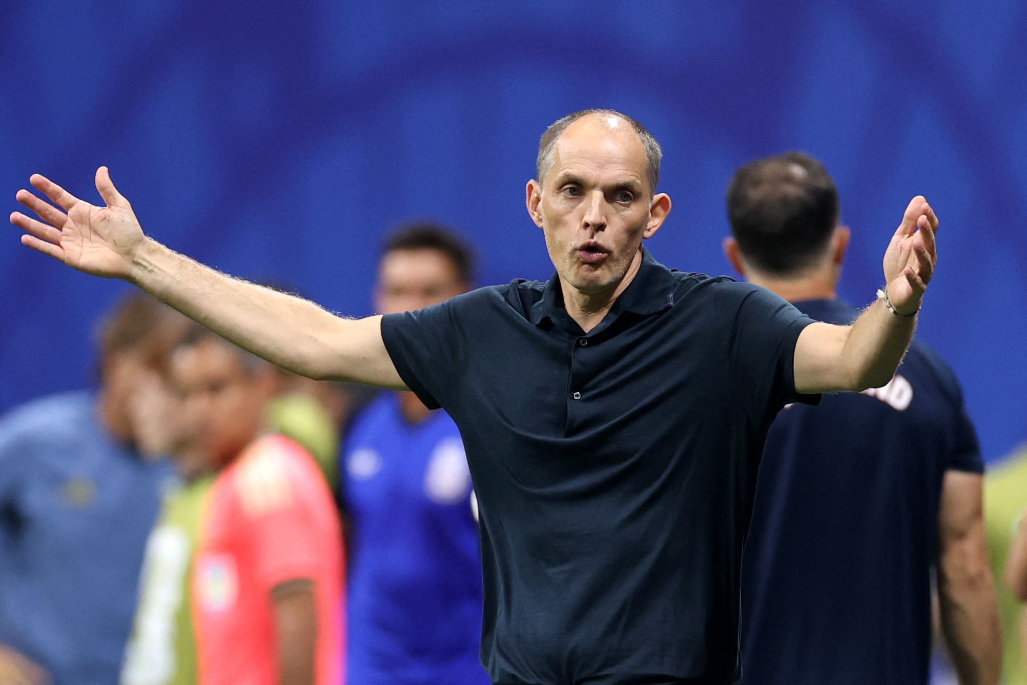 England-Coach Thomas Tuchel.gestikuliert am Rande des WM-Halbfinals zwischen England und Argenitnien.
