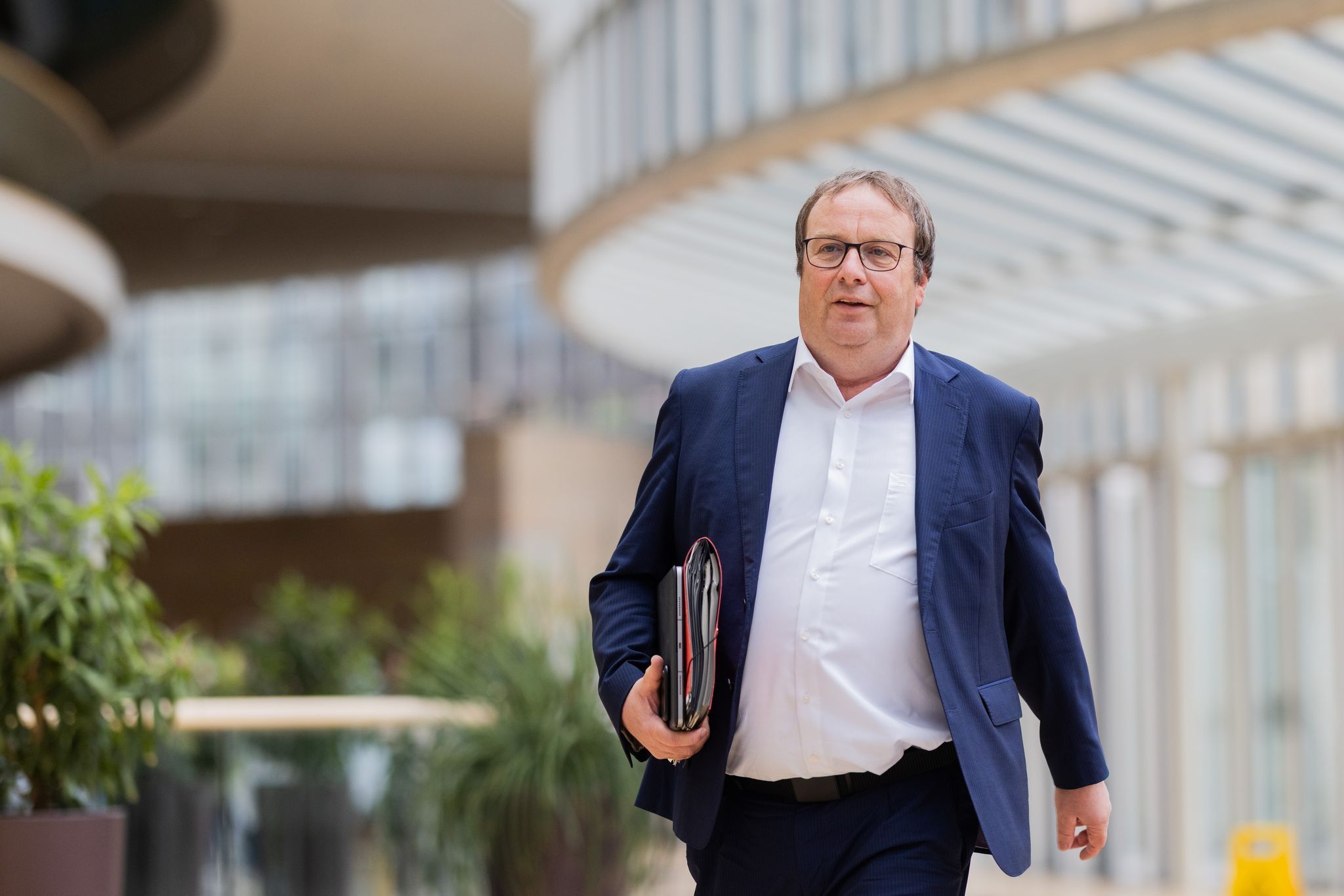 Ist unzufrieden mit den bisherigen Generalsanierungen: NRW-Verkehrsminister Oliver Krischer (Grüne). (Archivbild)