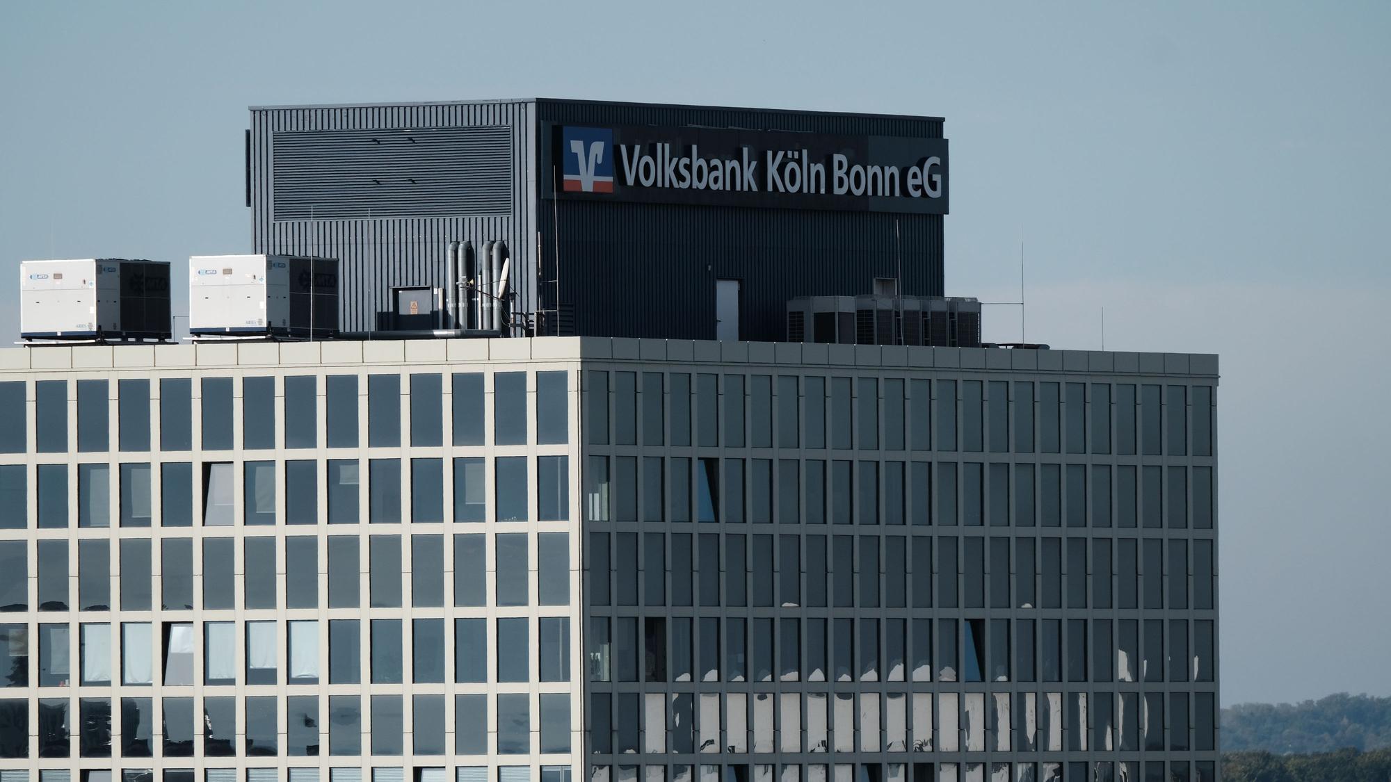 05.10.2021, Köln: Volksbank Köln Bonn, Hauptverwaltung. Foto: Max Grönert