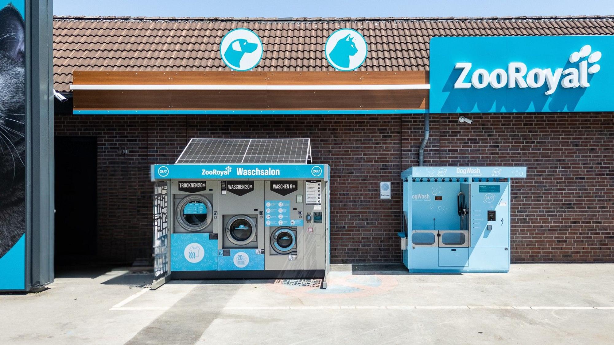 Waschsalon und DogWash-Station neben dem Ladeneingang