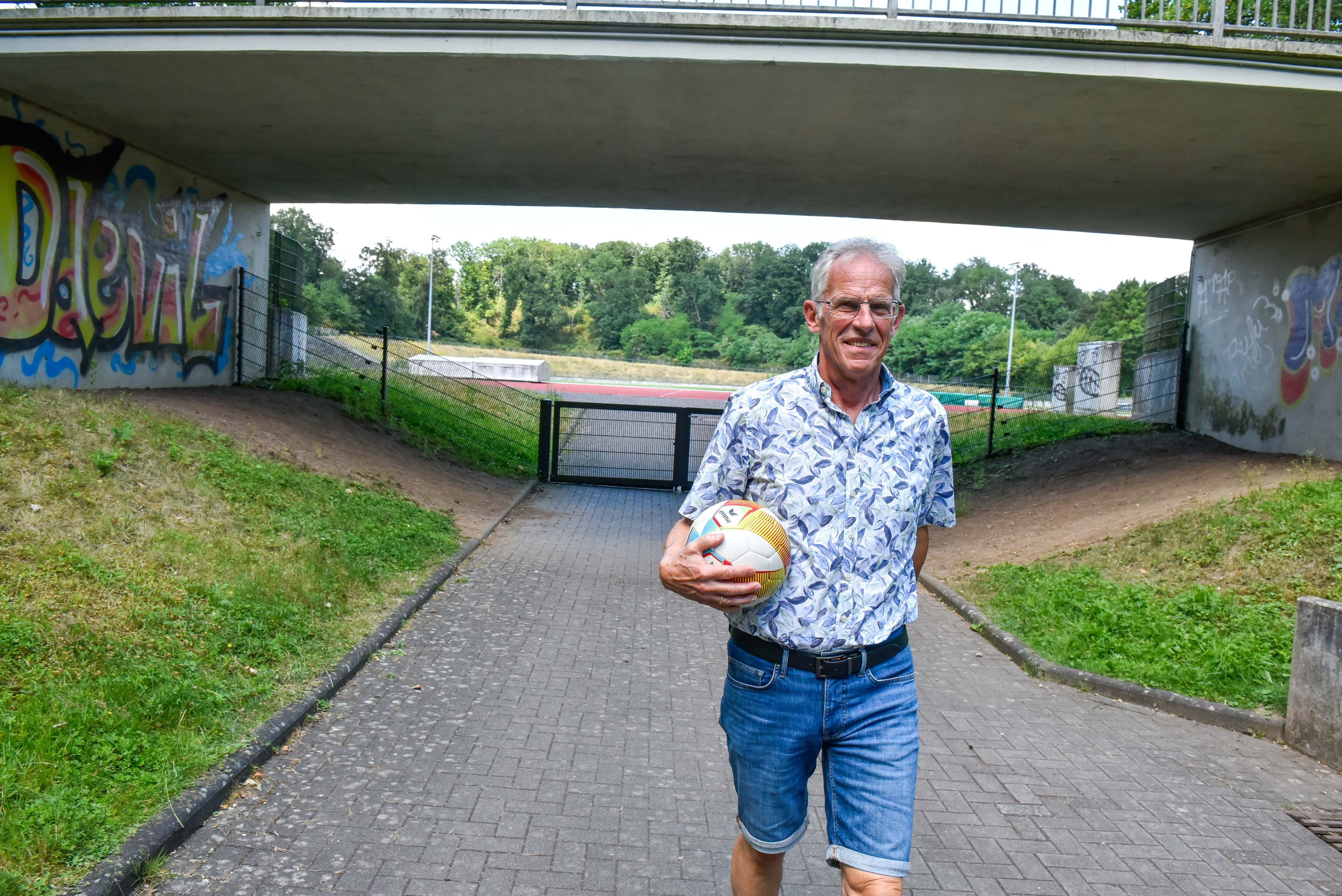 Serie-Mein-Lieblingsplatz-Darum-ist-der-Kurt-Bornhoff-Sportpark-in-Frechen-f-r-Johannes-Paul-wichtig