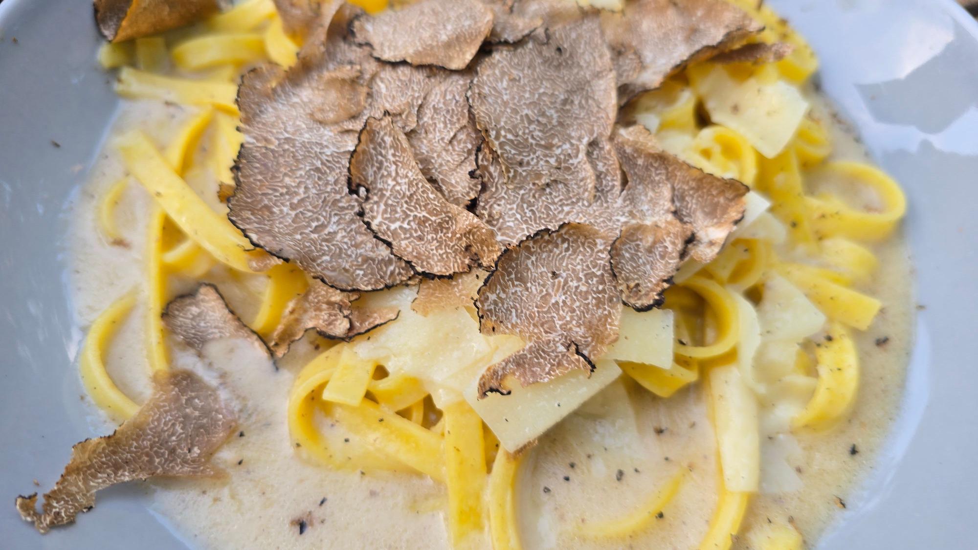 Pasta mit schwarzem Trüffel