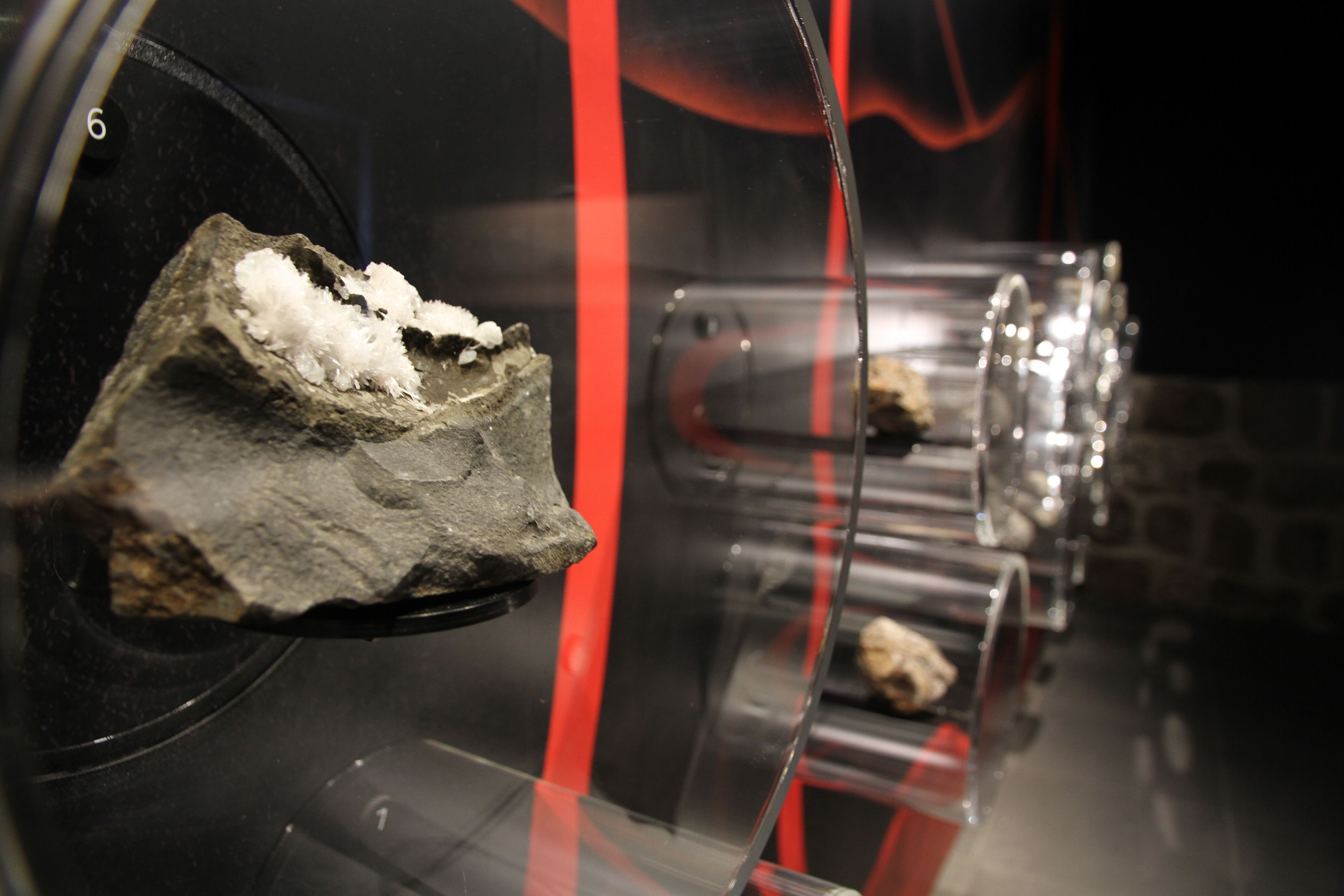 Neu gestaltete Abteilung zu Geologie und Paläontologie im Stadtmuseum Siegburg, Gesteine und Kristalle