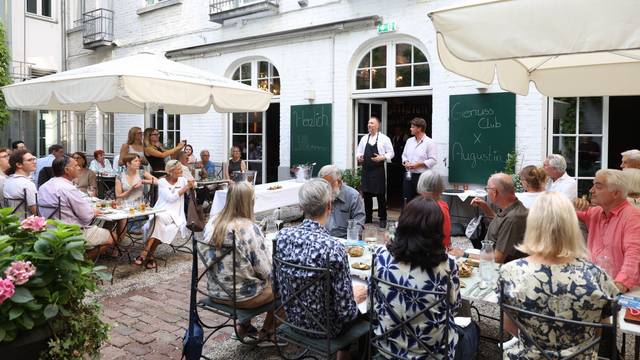 Eric Werner begrüßte die Gäste im Innenhof seines Restaurant Augustin.