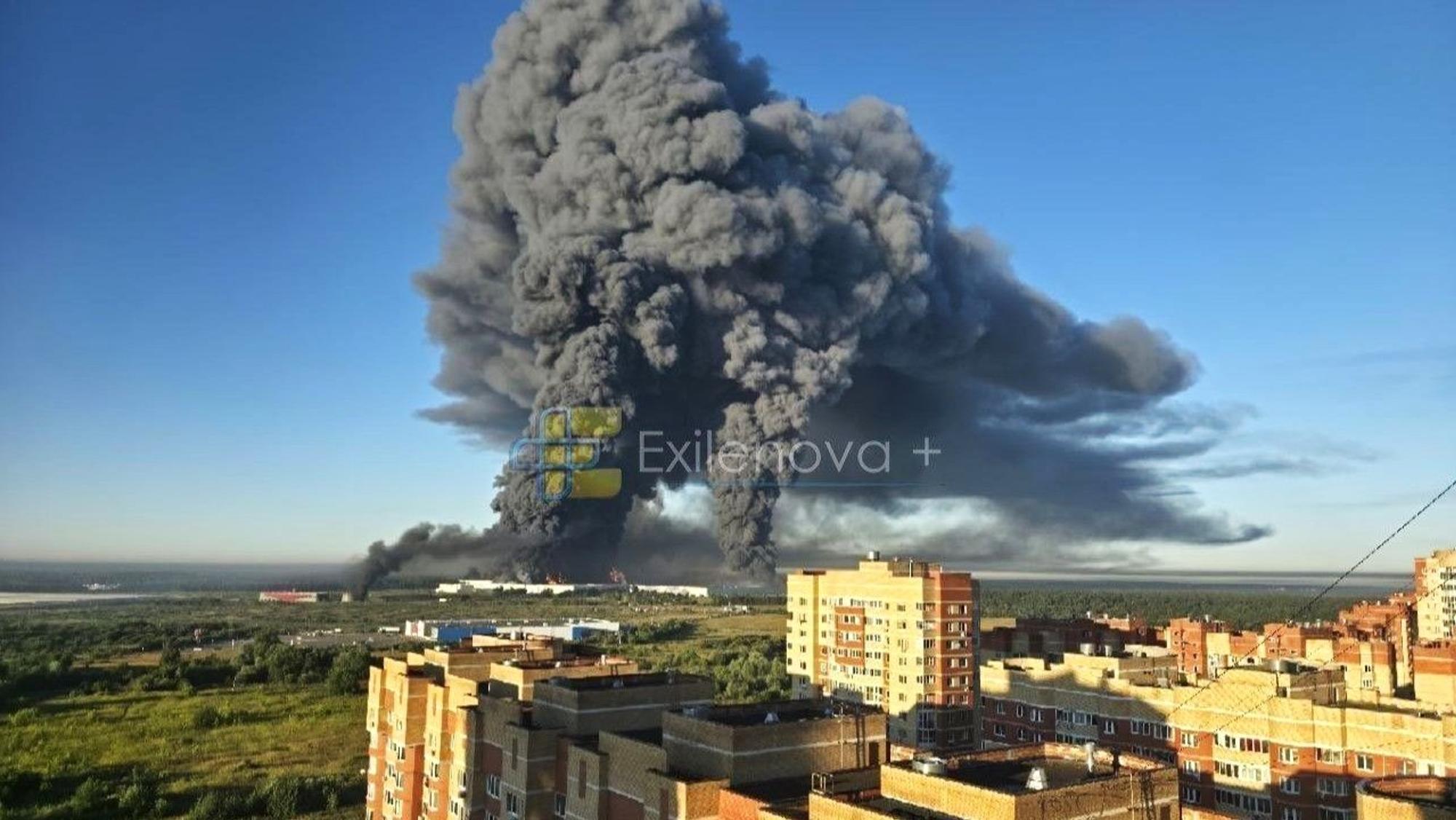 Ein Screenshot aus einem Video eines russischen Telegram-Kanals zeigt enorme Rauchwolken nahe Moskau.
