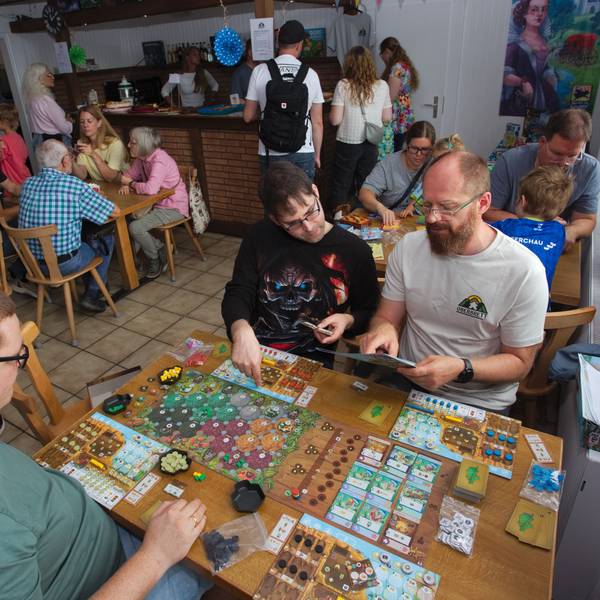 Ein Blick auf die Spieletische.