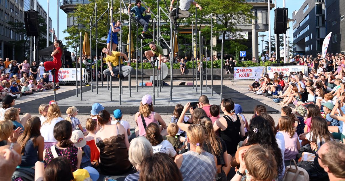Im Mediapark: „Sommer Köln“ startet mit spektakulärer Akrobatik