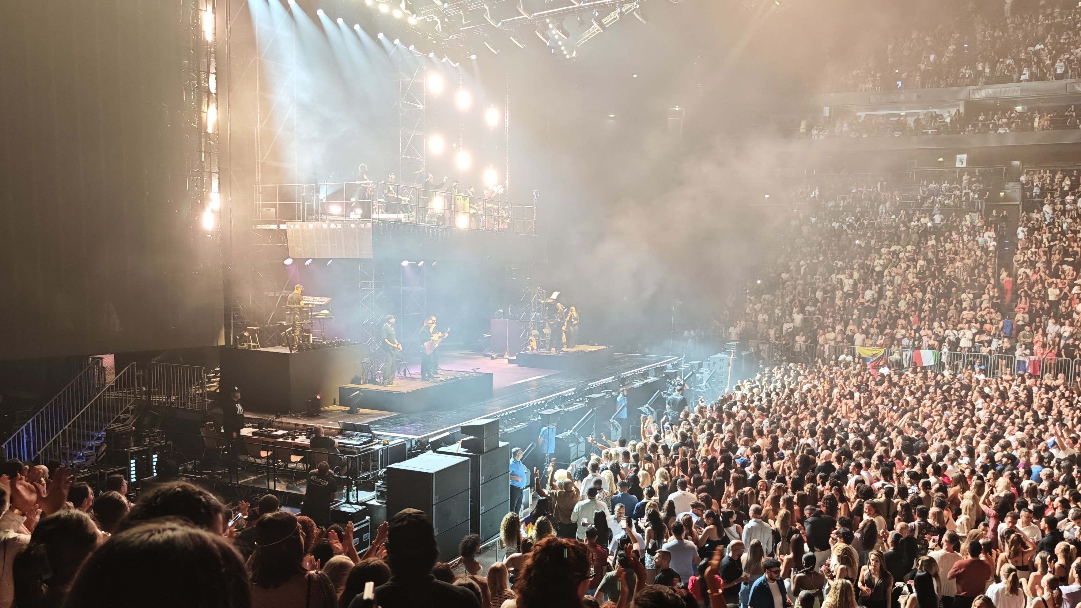 Absturz-mitten-im-Song-K-ln-Konzert-von-Romeo-Santos-und-Prince-Royce-minutenlang-unterbrochen