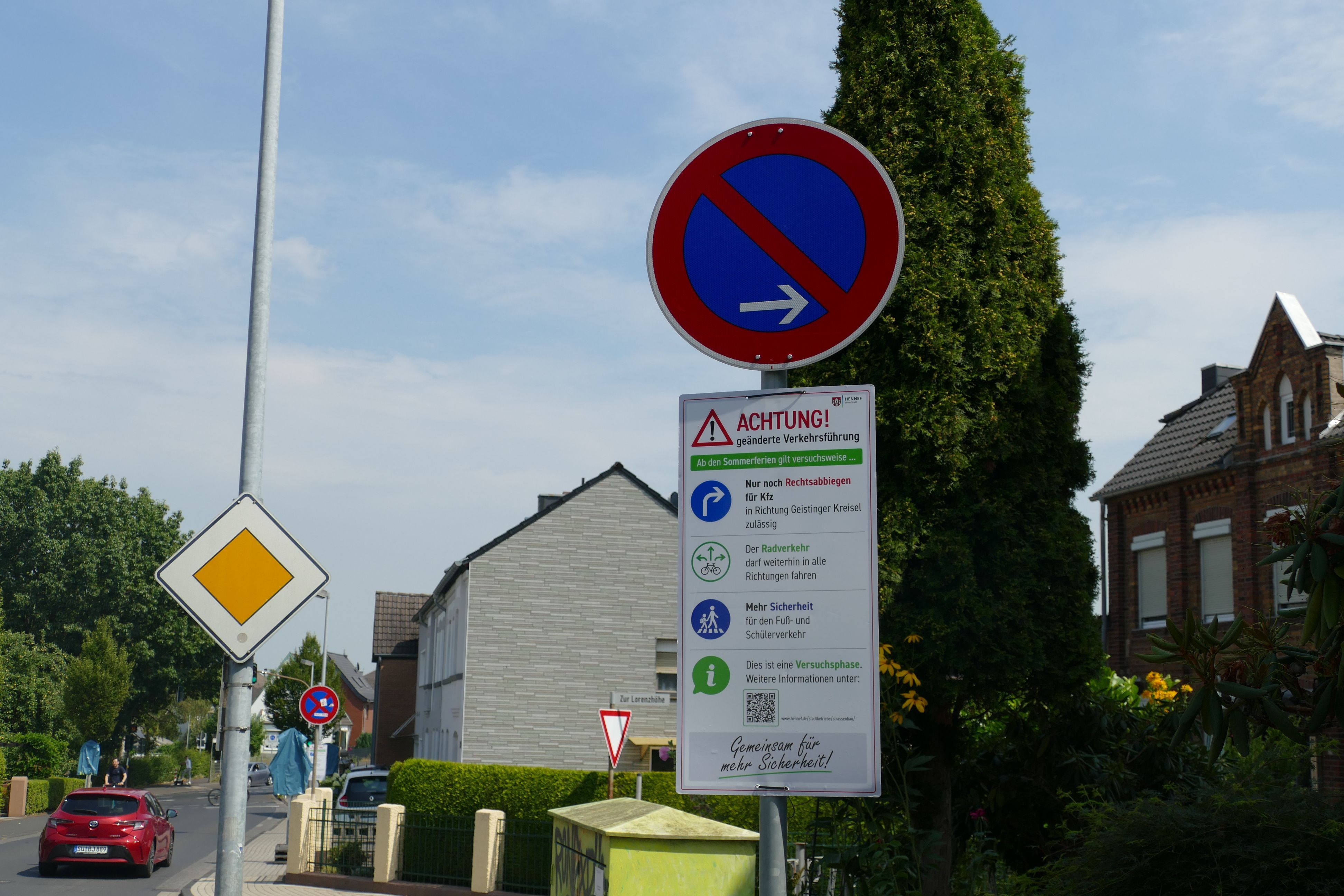 Kein-Linksabbiegen-Zum-Ferienbeginn-startet-Verkehrsversuch-an-Kreuzung-in-Hennef