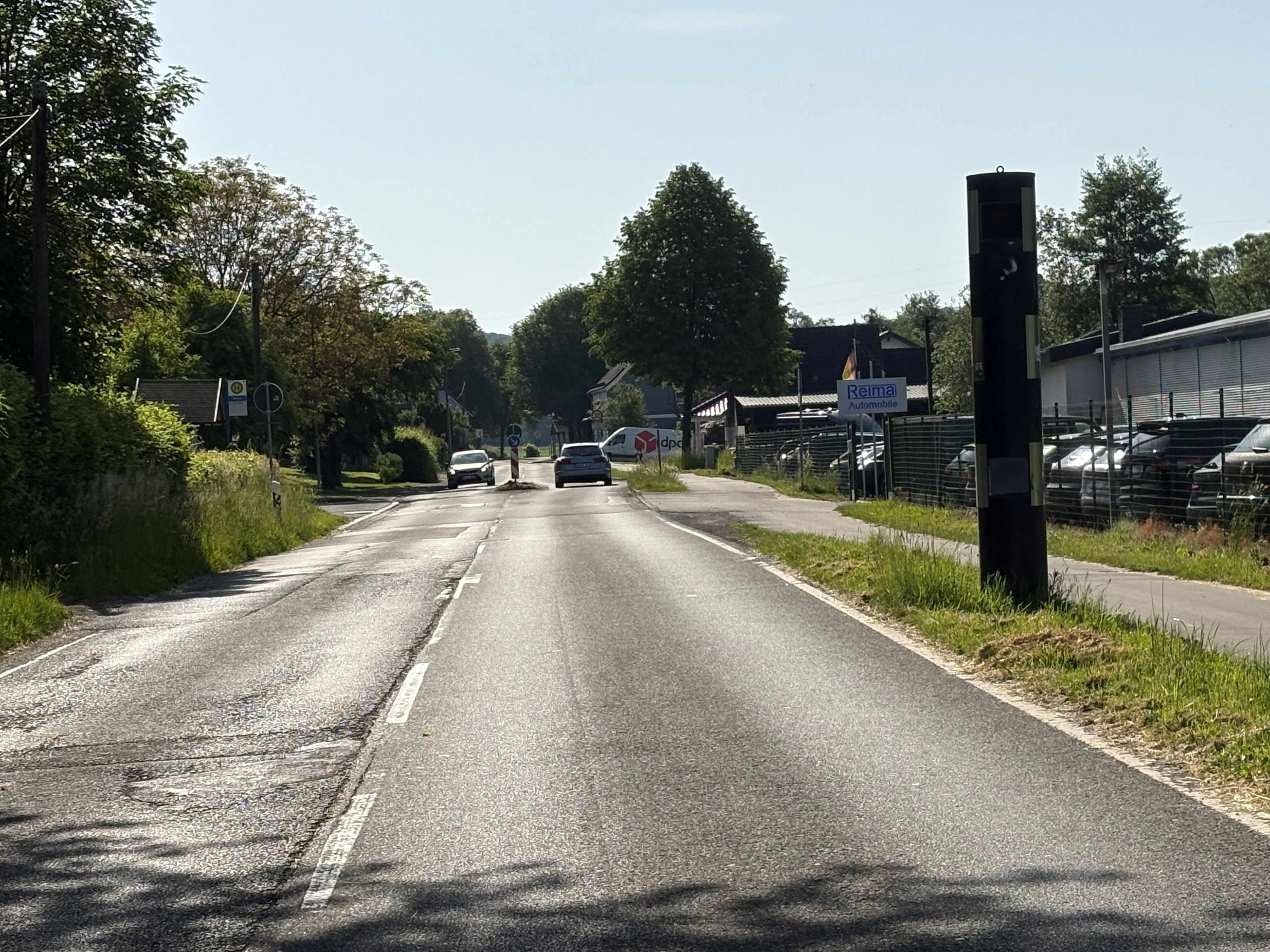 Das Foto zeigt den stationären Blitzer an der L339 in Nümbrecht-Niederbröl.