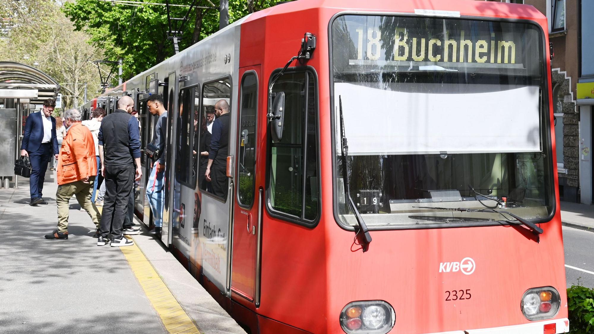 Die KVB setzt aushilfsweise Bahnen in Bonn ein. Das hat Auswirkungen auf den Kölner Fahrplan, etwa die Linie 18.